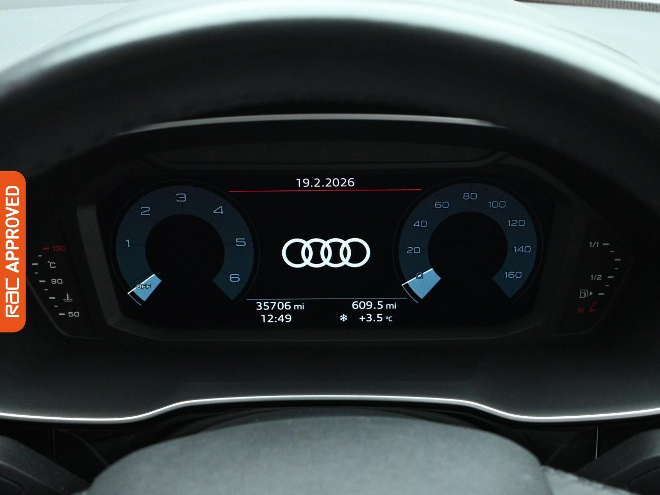 Audi Q3 view 11