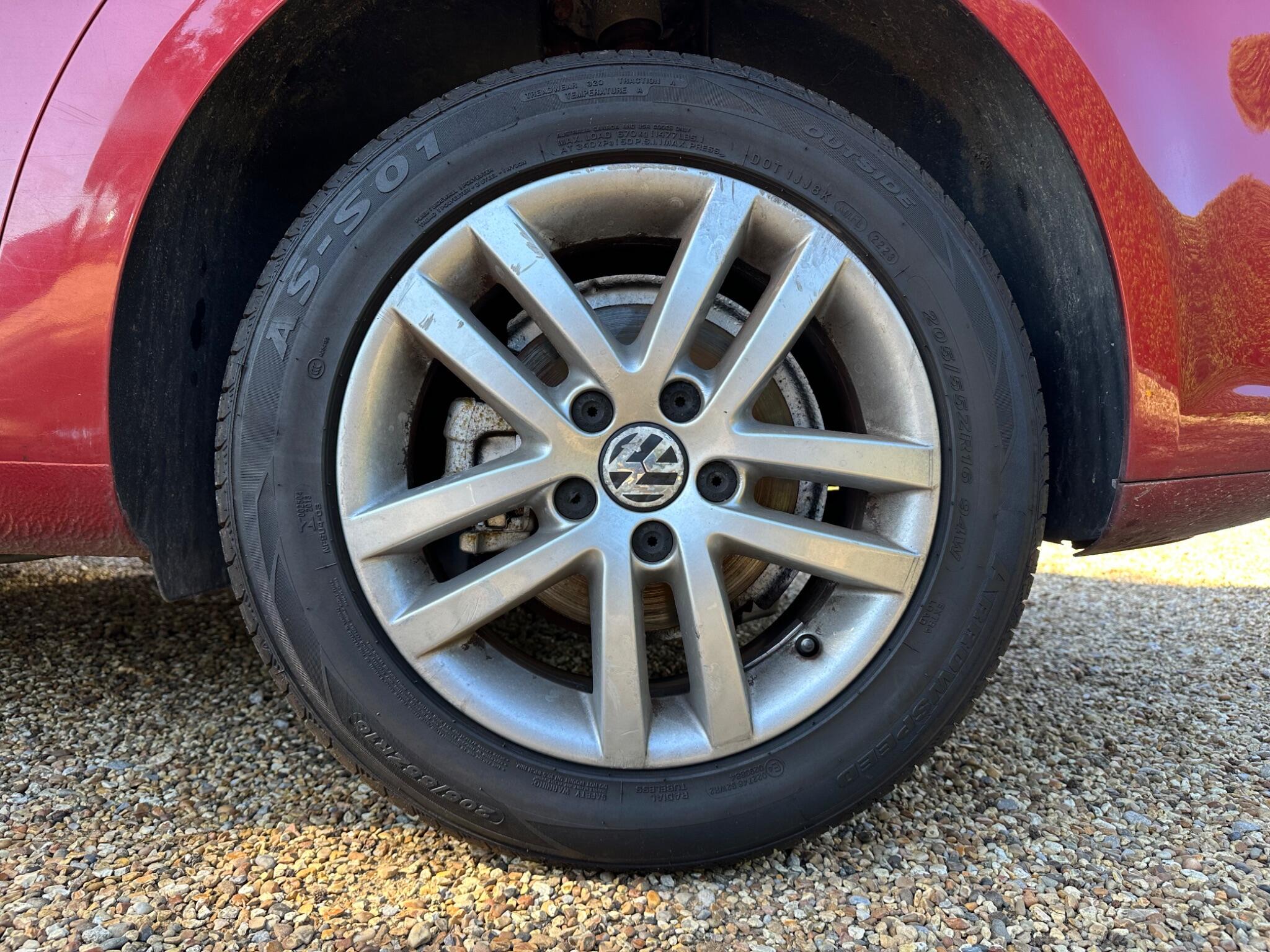 Volkswagen Touran view 22
