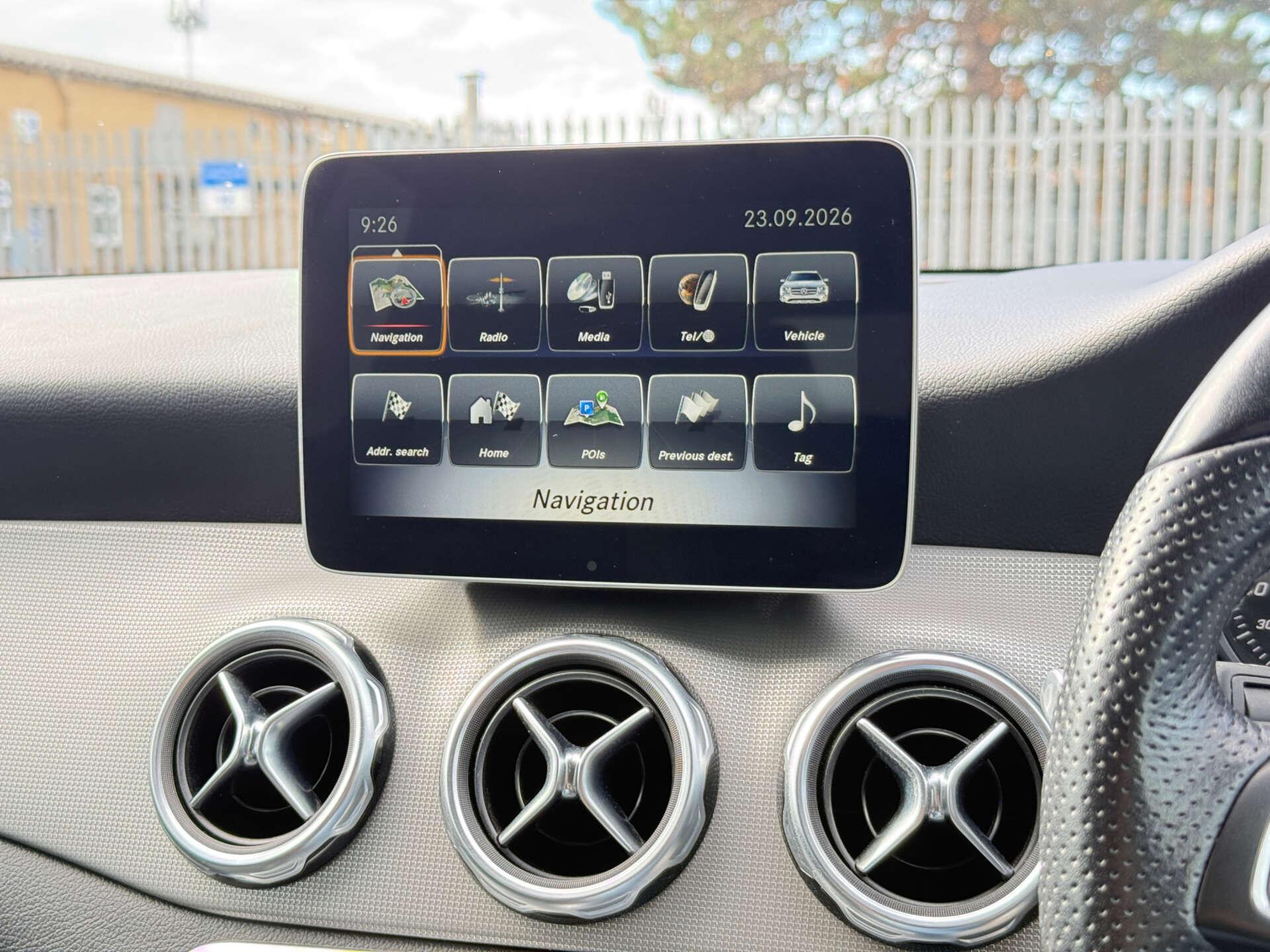 Mercedes-Benz GLA view 64