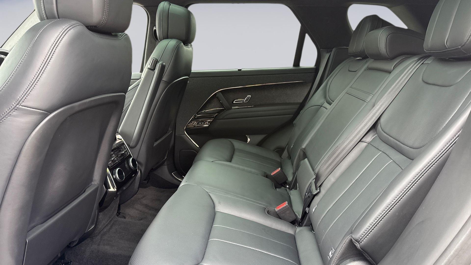 Land Rover Range Rover Sport view 4
