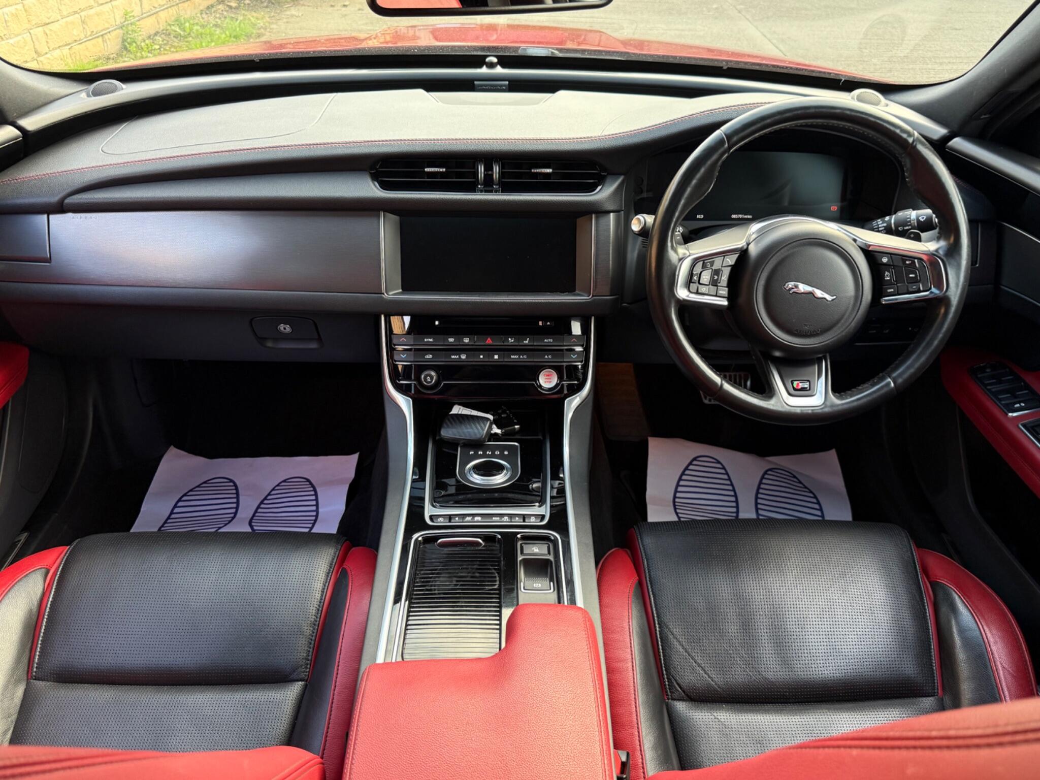 Jaguar XF view 23