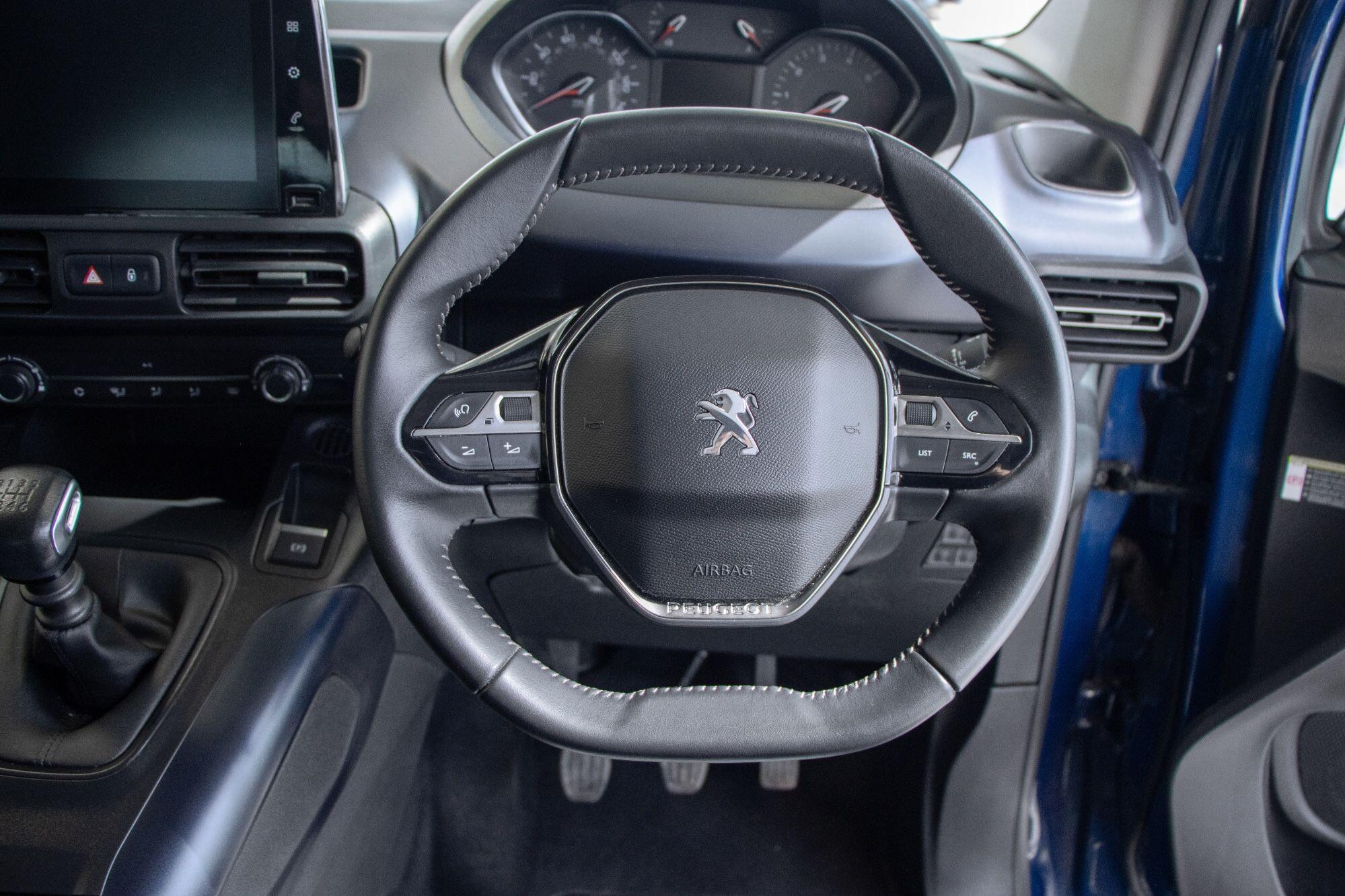 Peugeot Rifter view 23