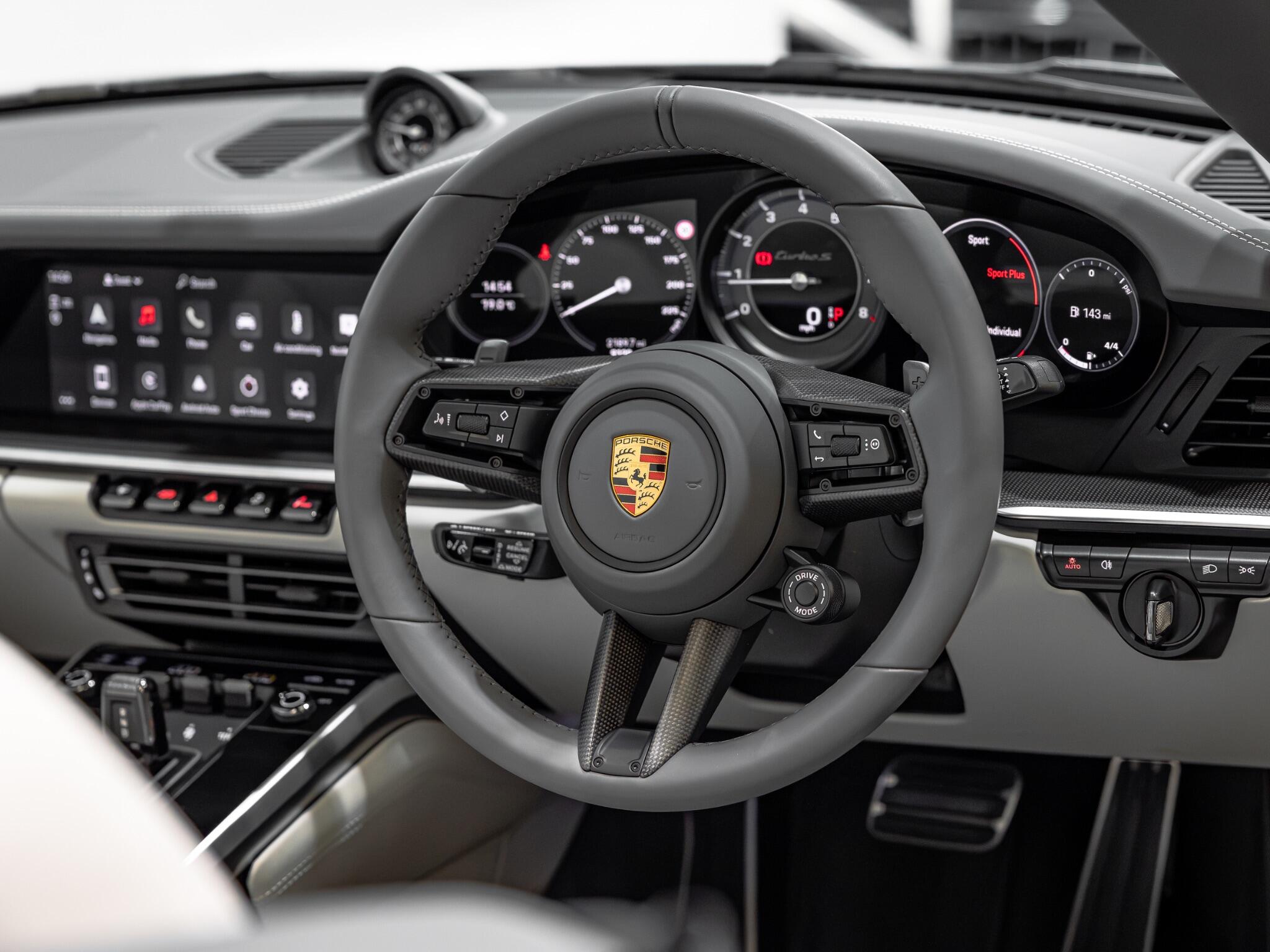 Porsche 911 view 18