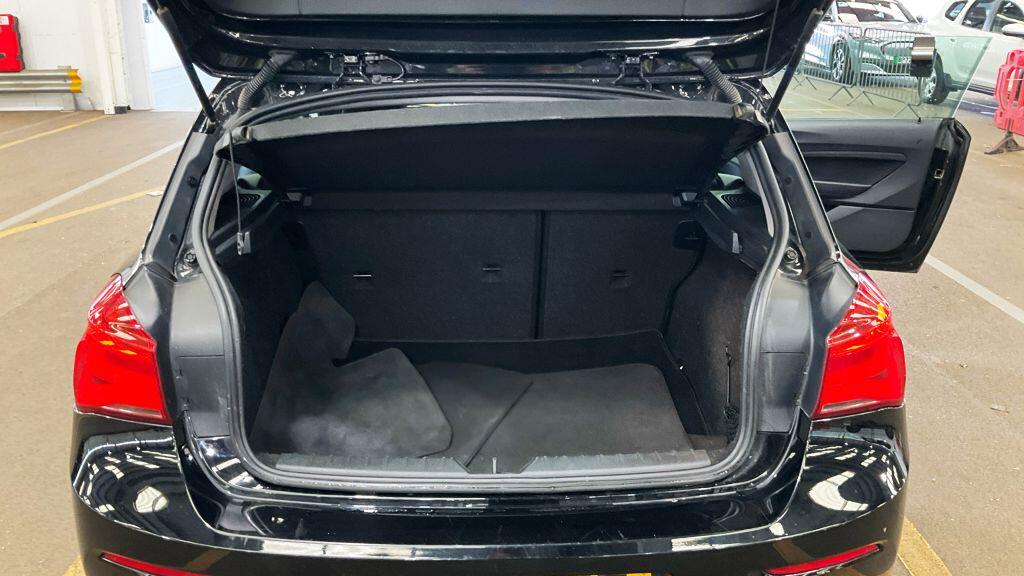 BMW 1 Series view 14