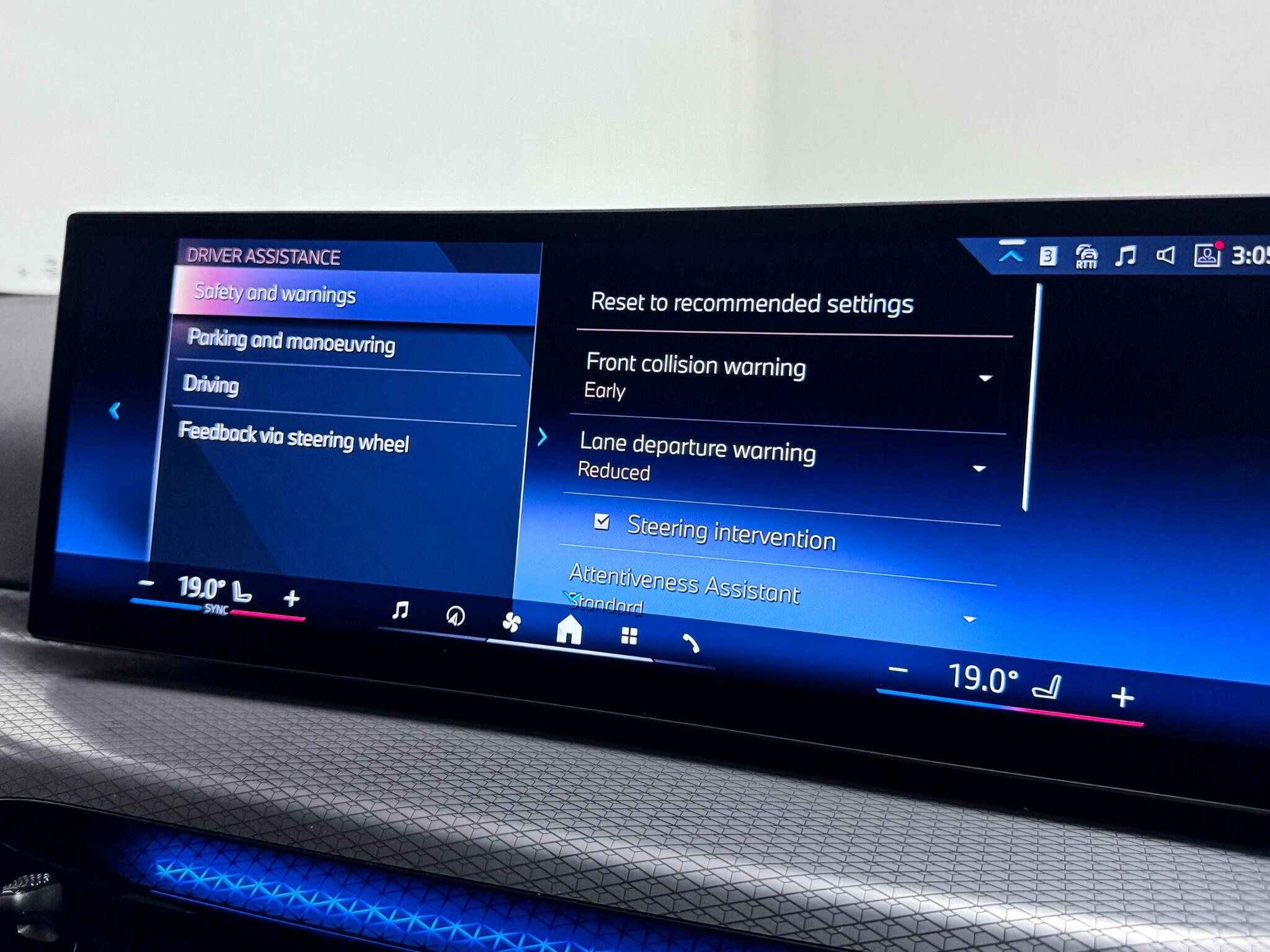 BMW 3 Series view 45