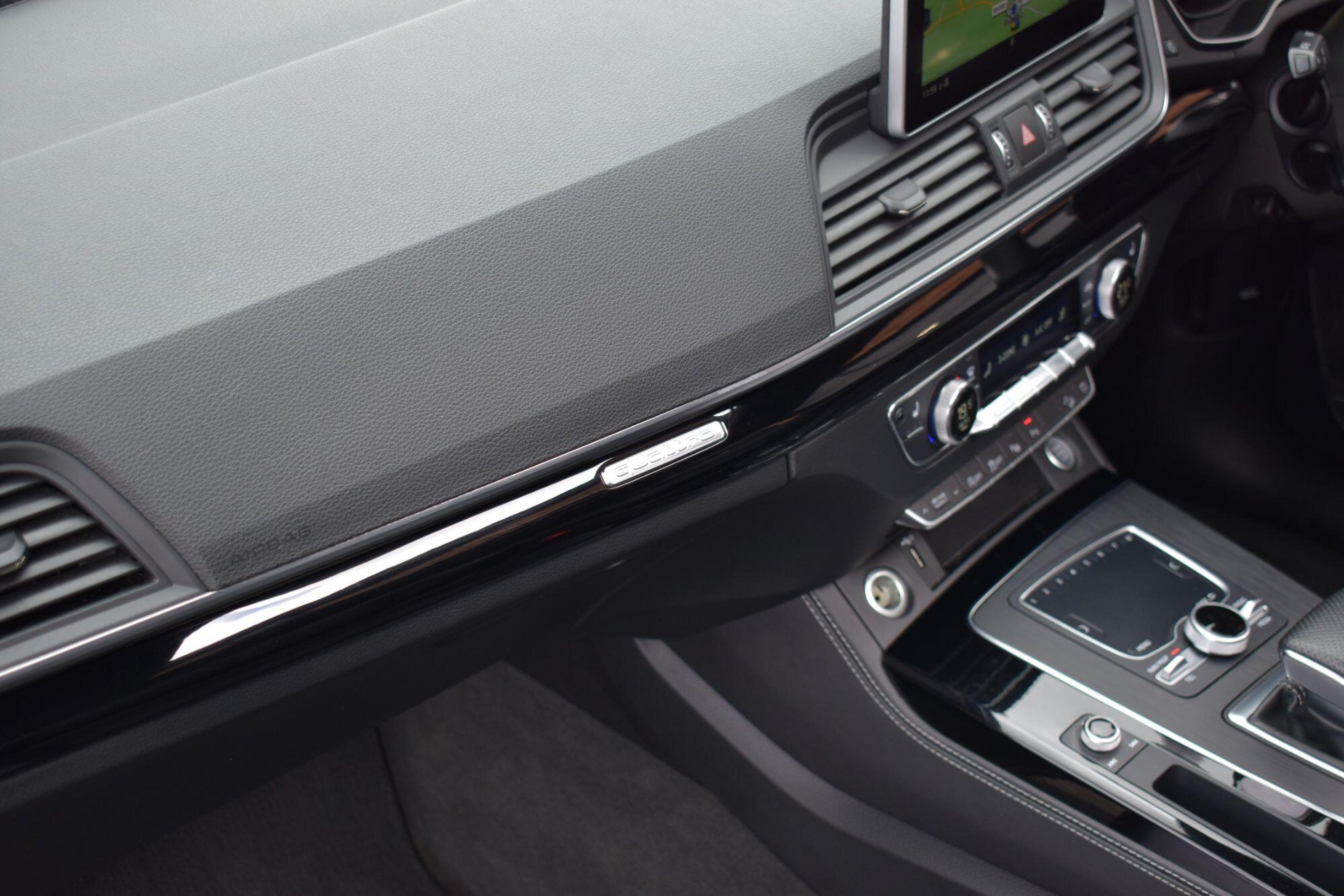 Audi Q5 view 34