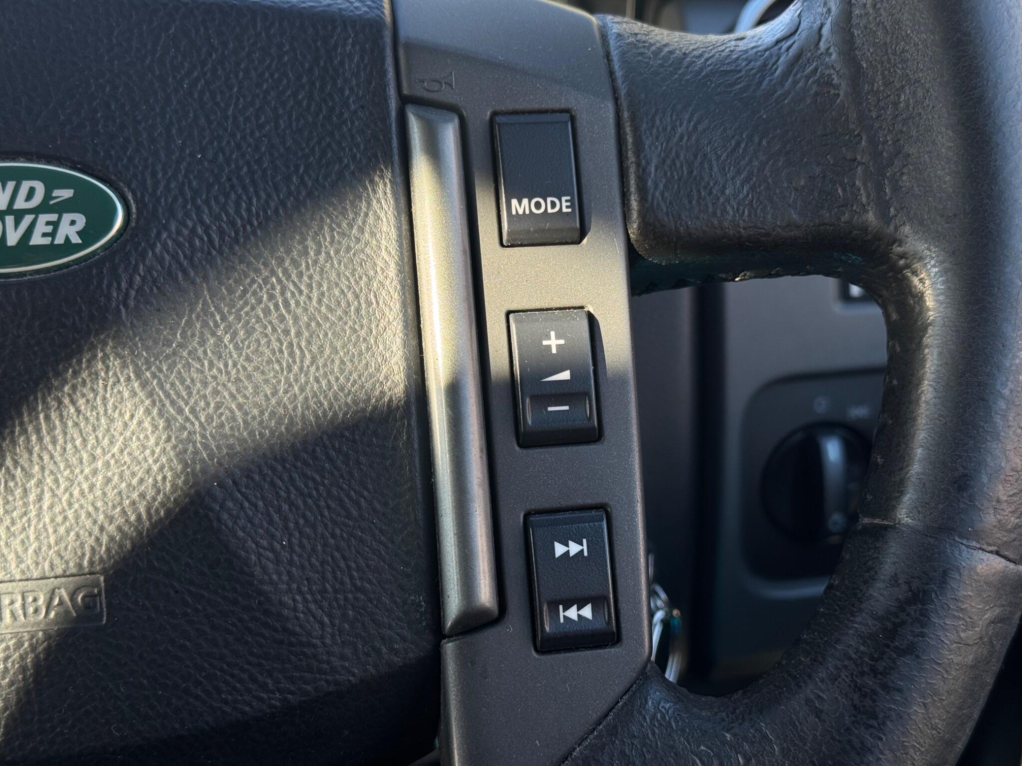 Land Rover Discovery view 34