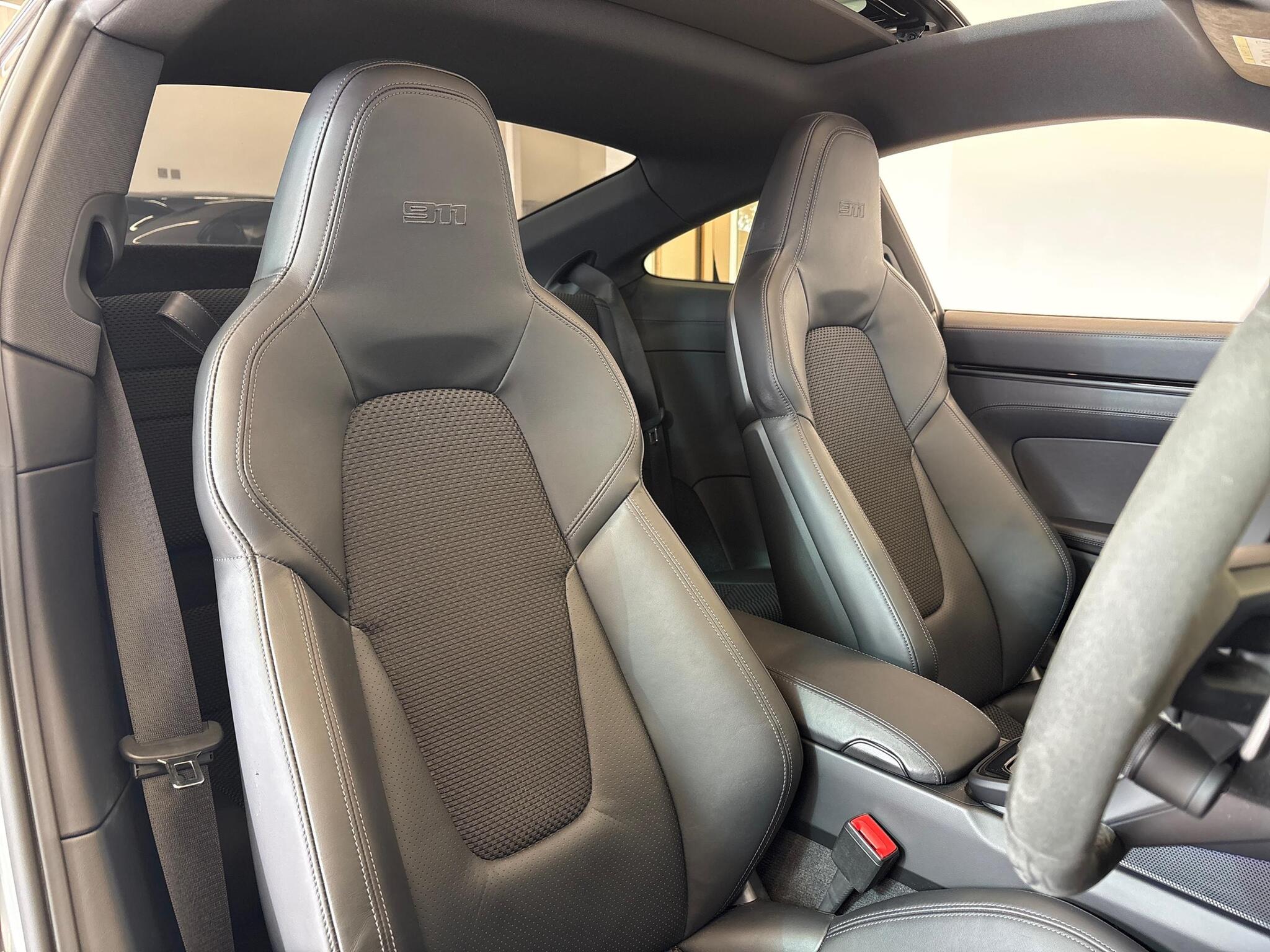 Porsche 911 view 14