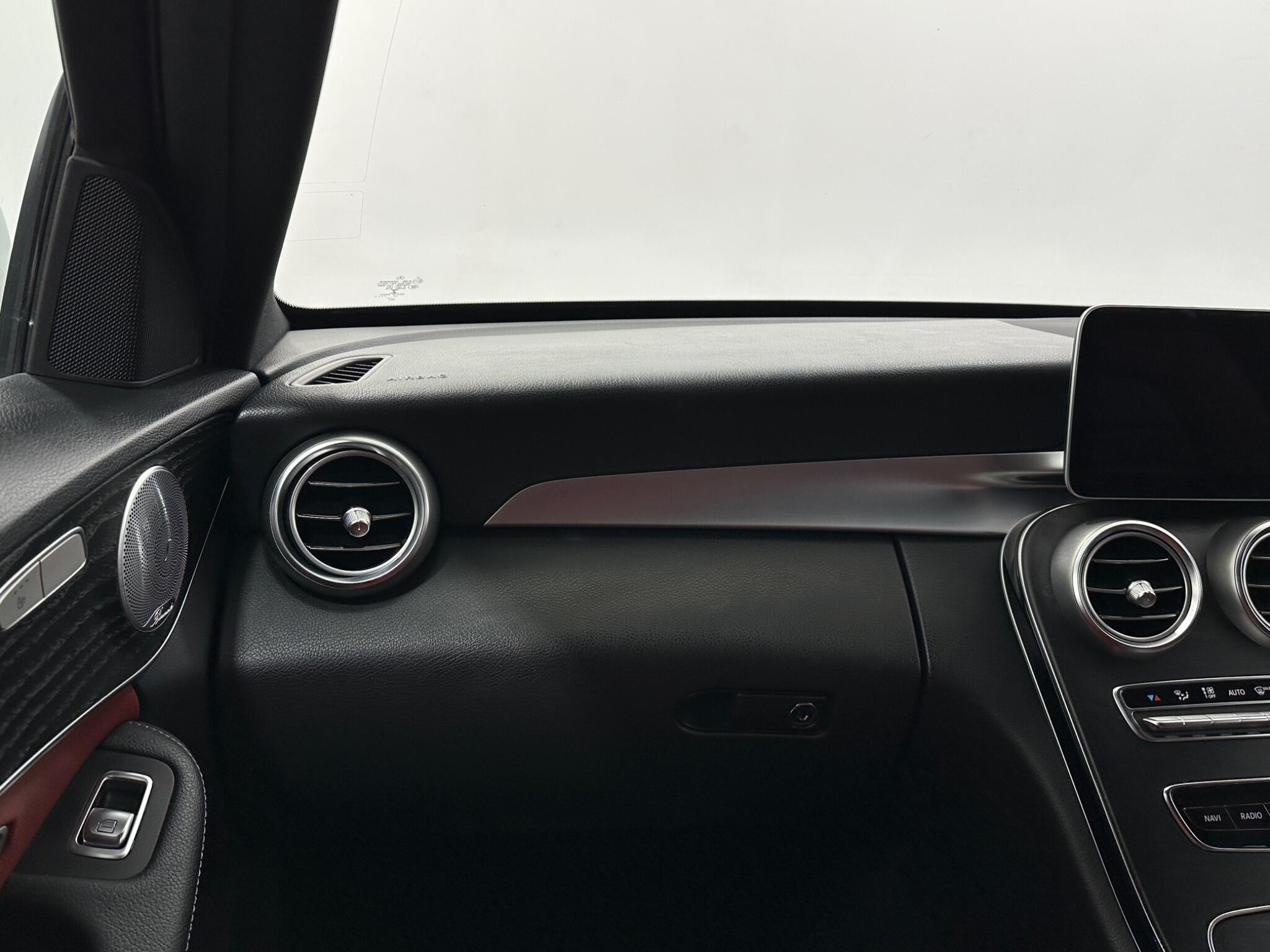 Mercedes-Benz C Class view 31