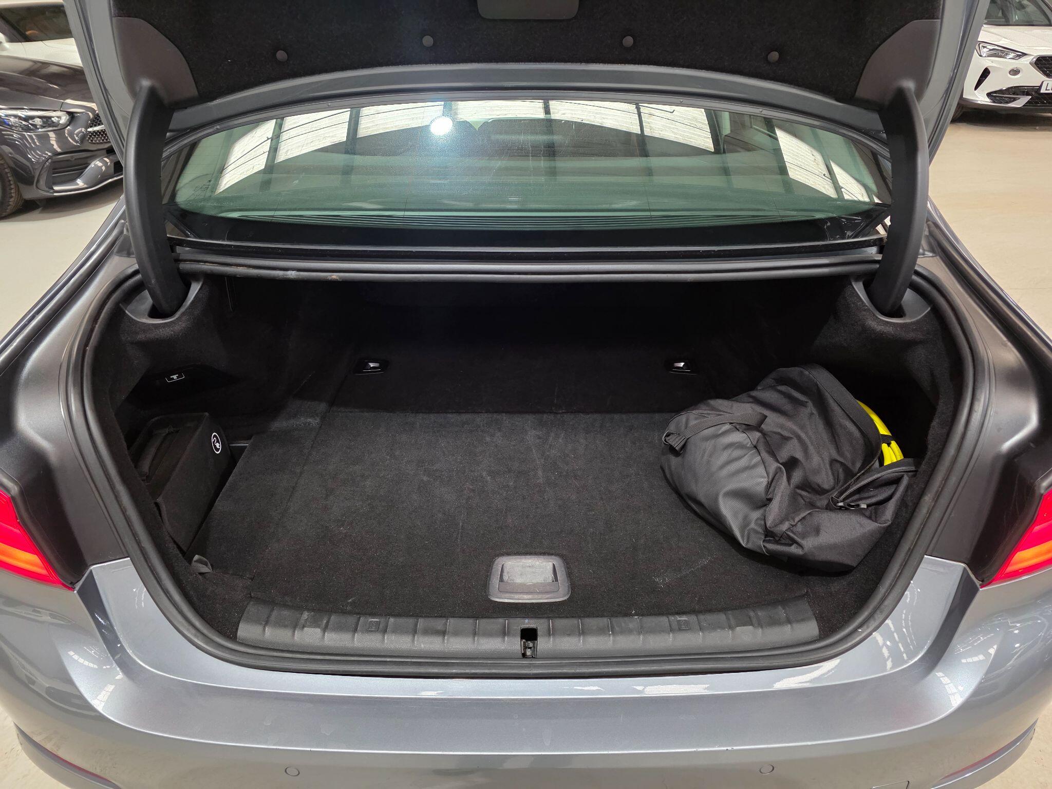 BMW 5 Series view 31
