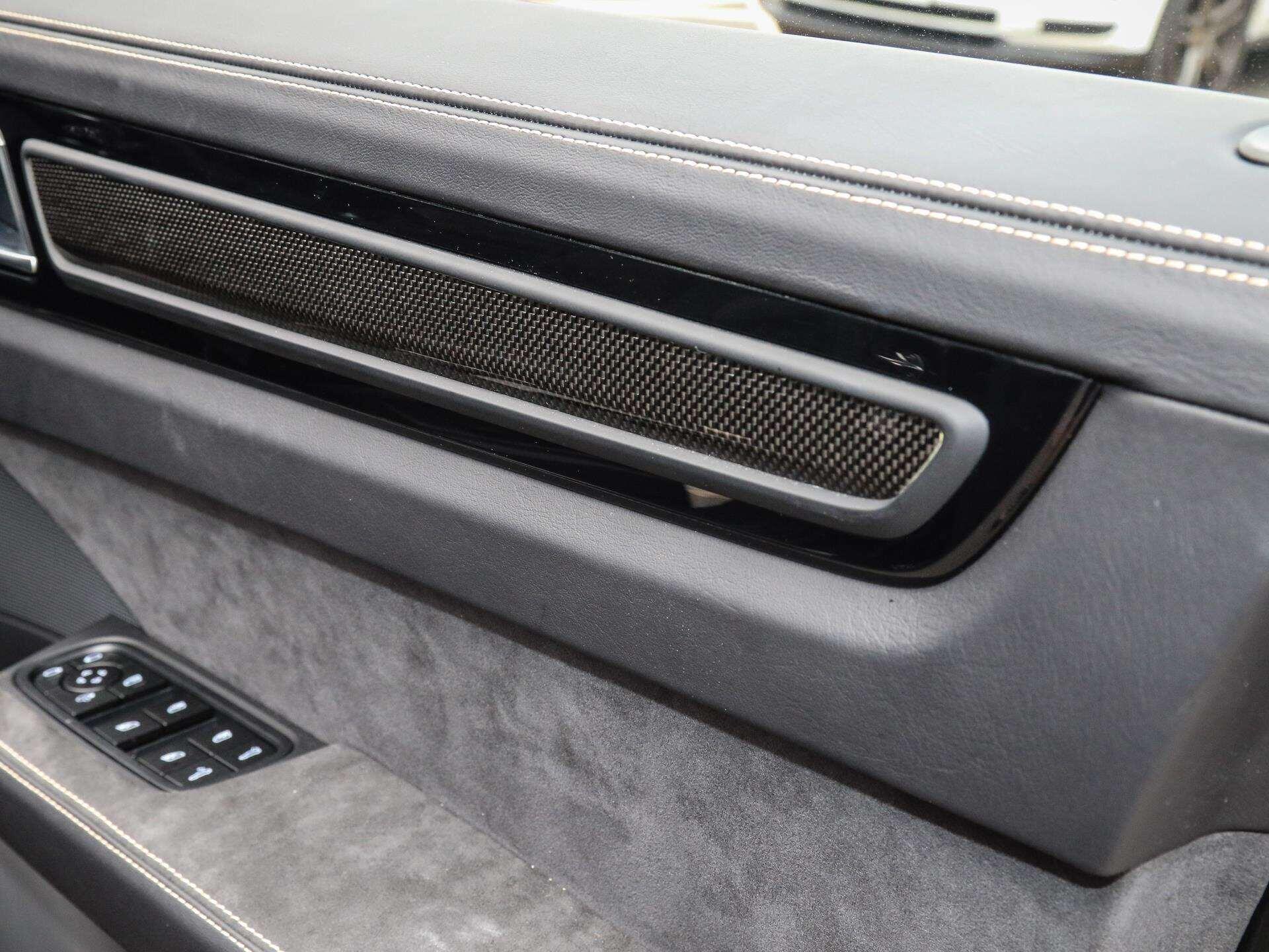 Porsche Cayenne view 25
