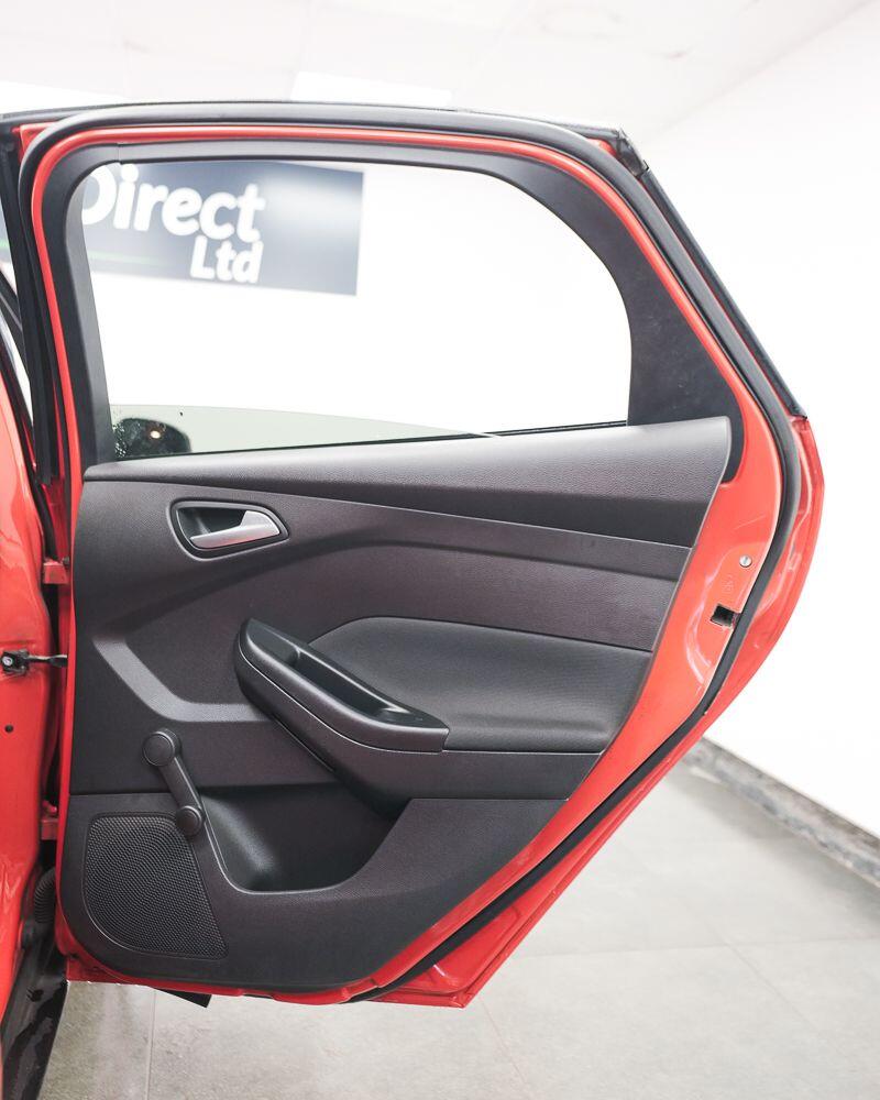 Ford Focus view 18