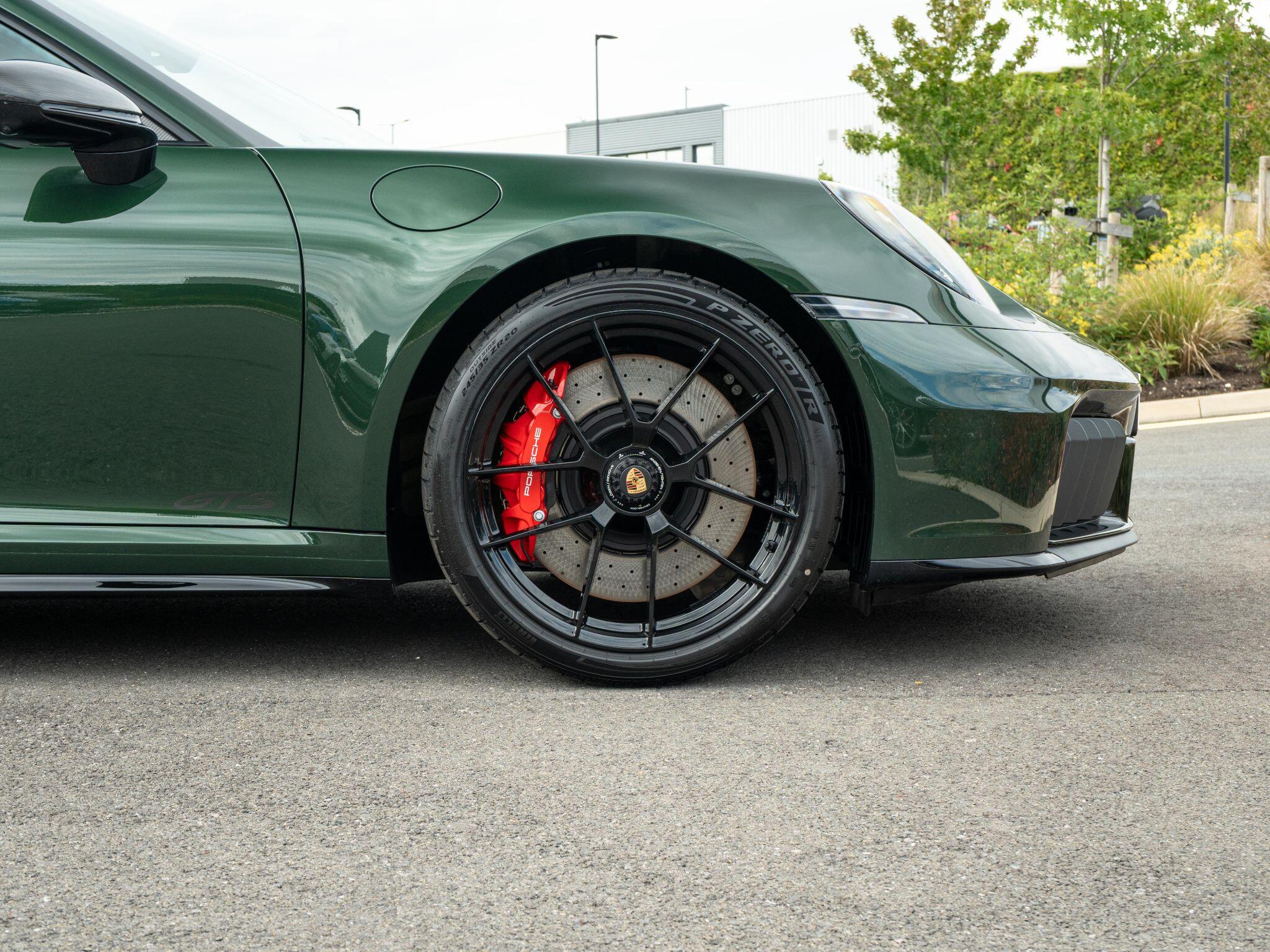 Porsche 911 view 15