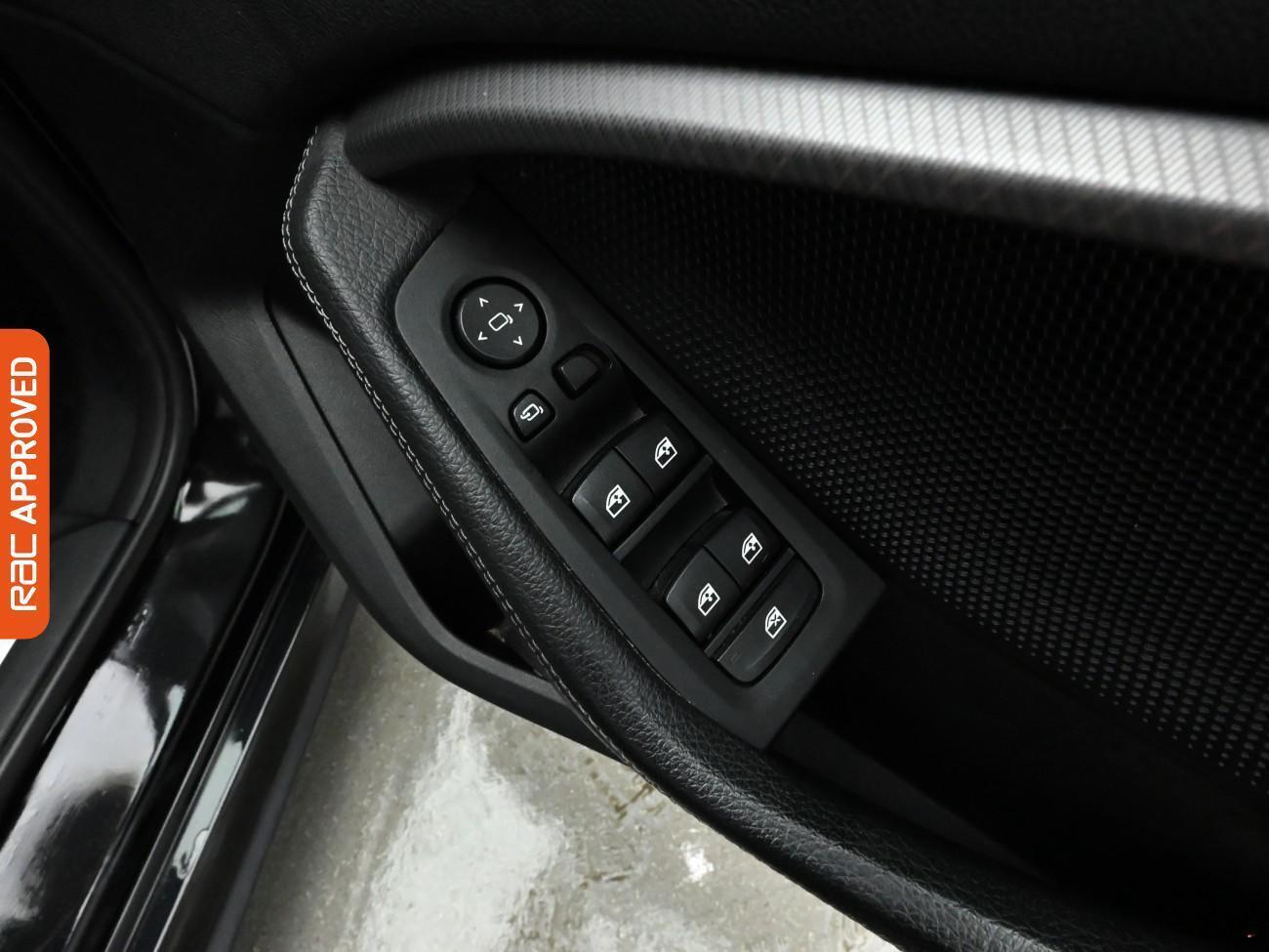 BMW 1 Series view 24