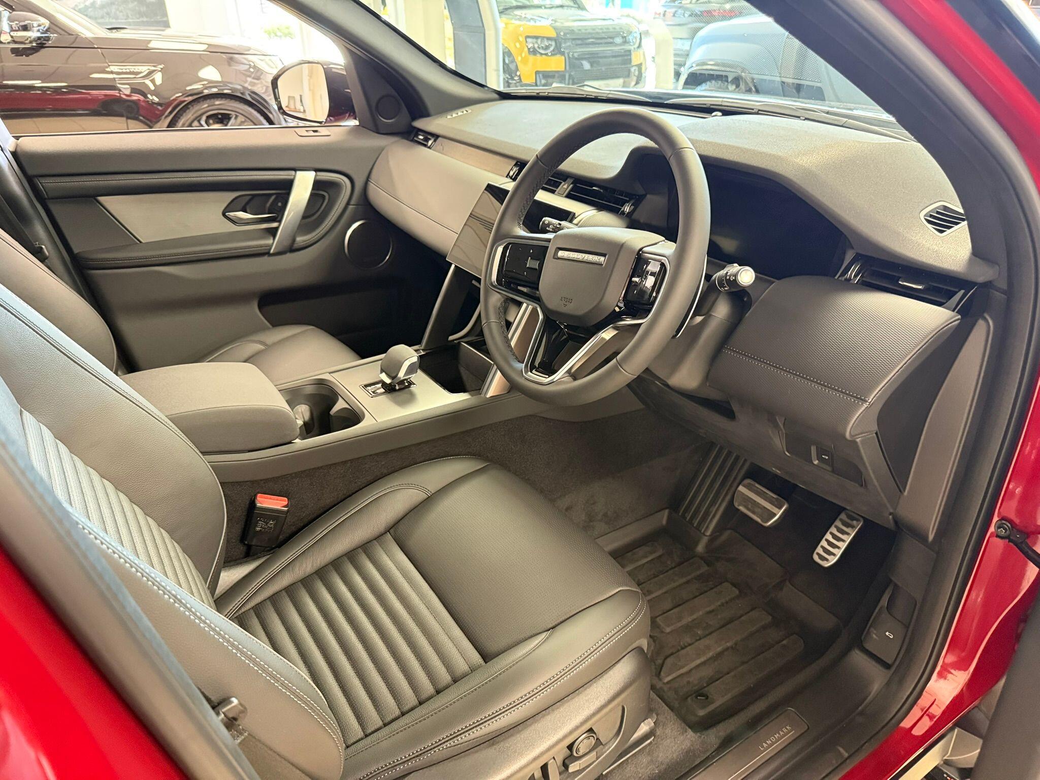 Land Rover Discovery Sport view 4