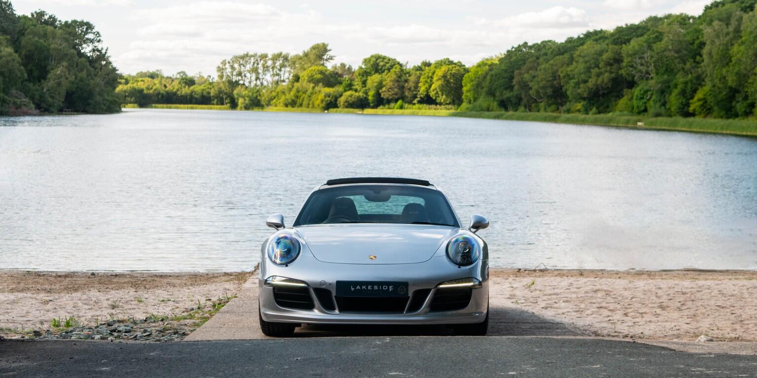 Porsche 911 view 2
