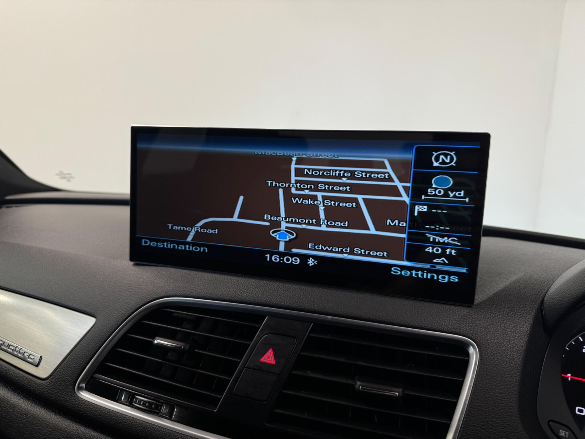 Audi Q3 view 23