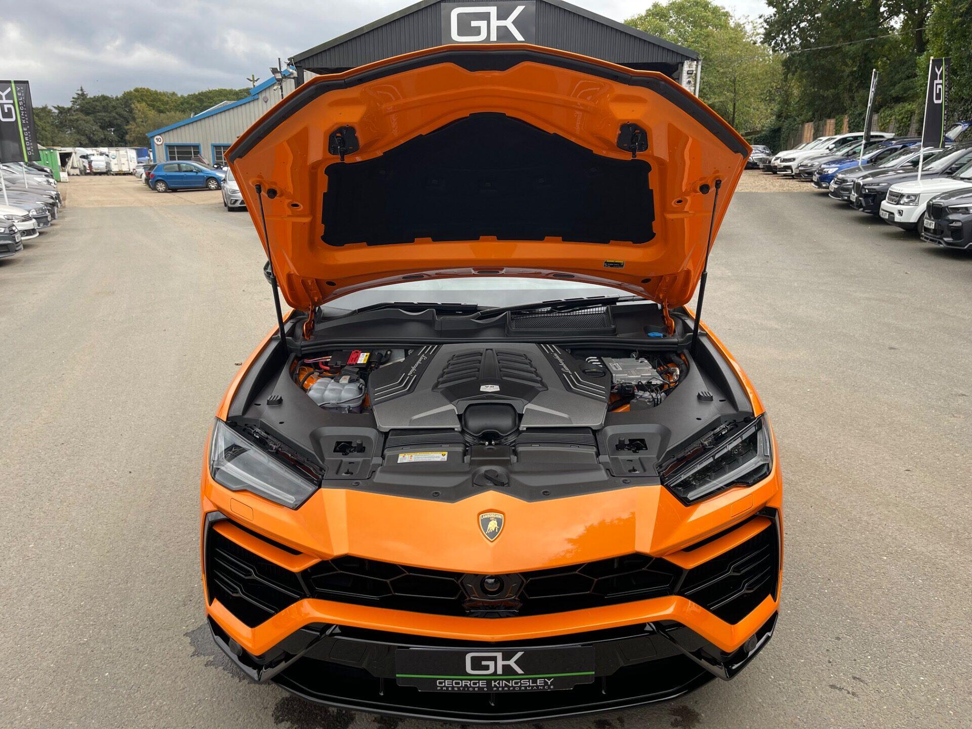 Lamborghini Urus view 79