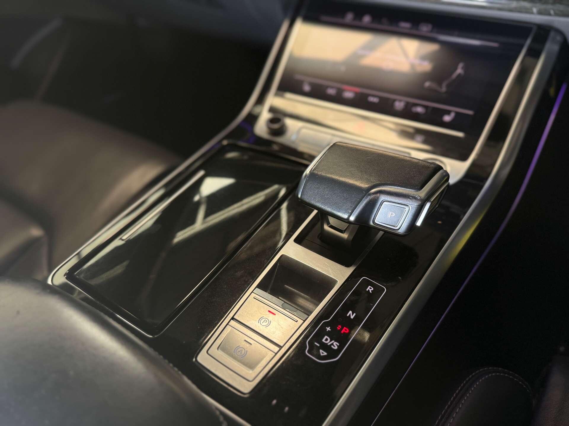 Audi Q8 view 34