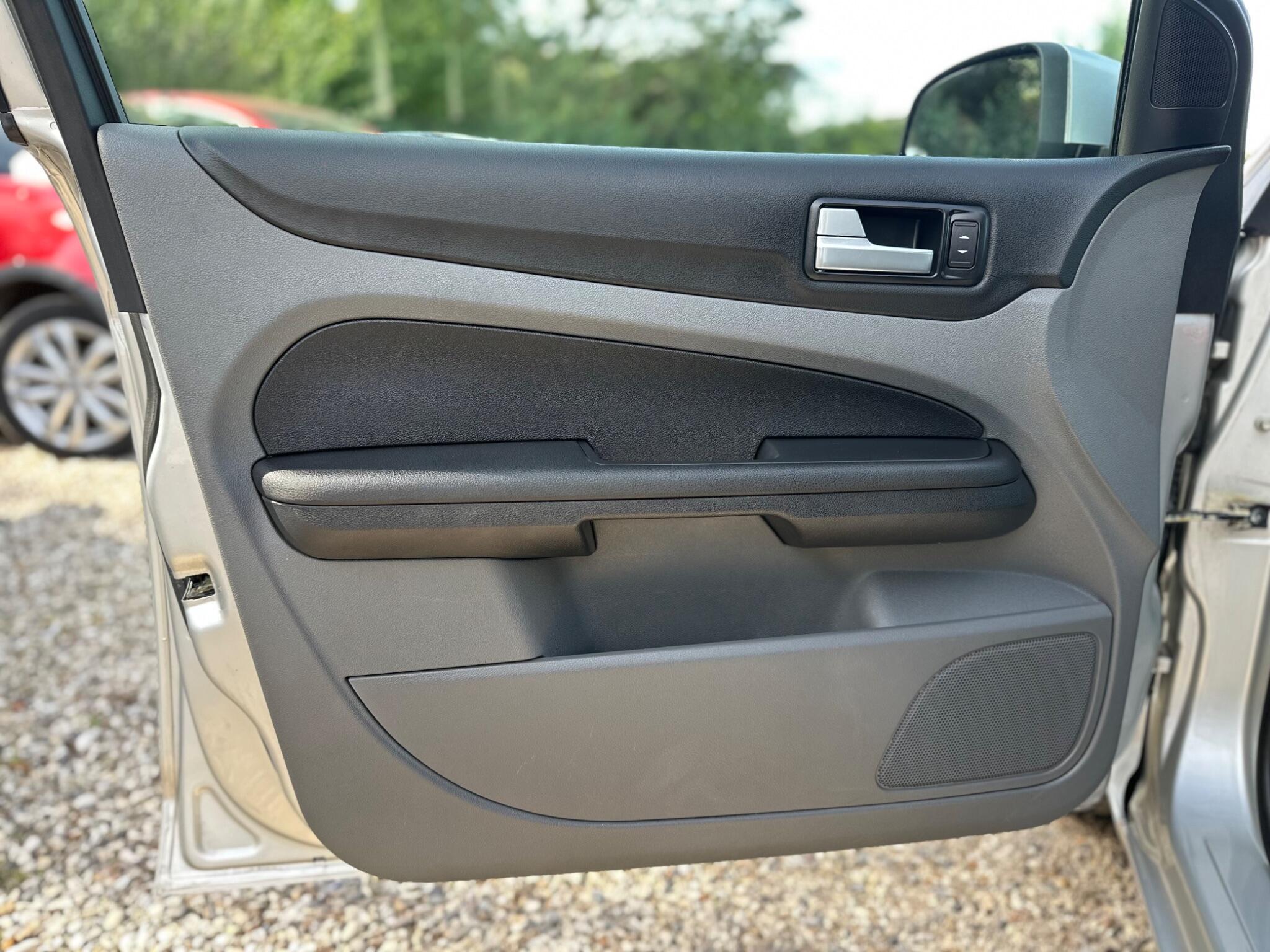 Ford Focus view 45
