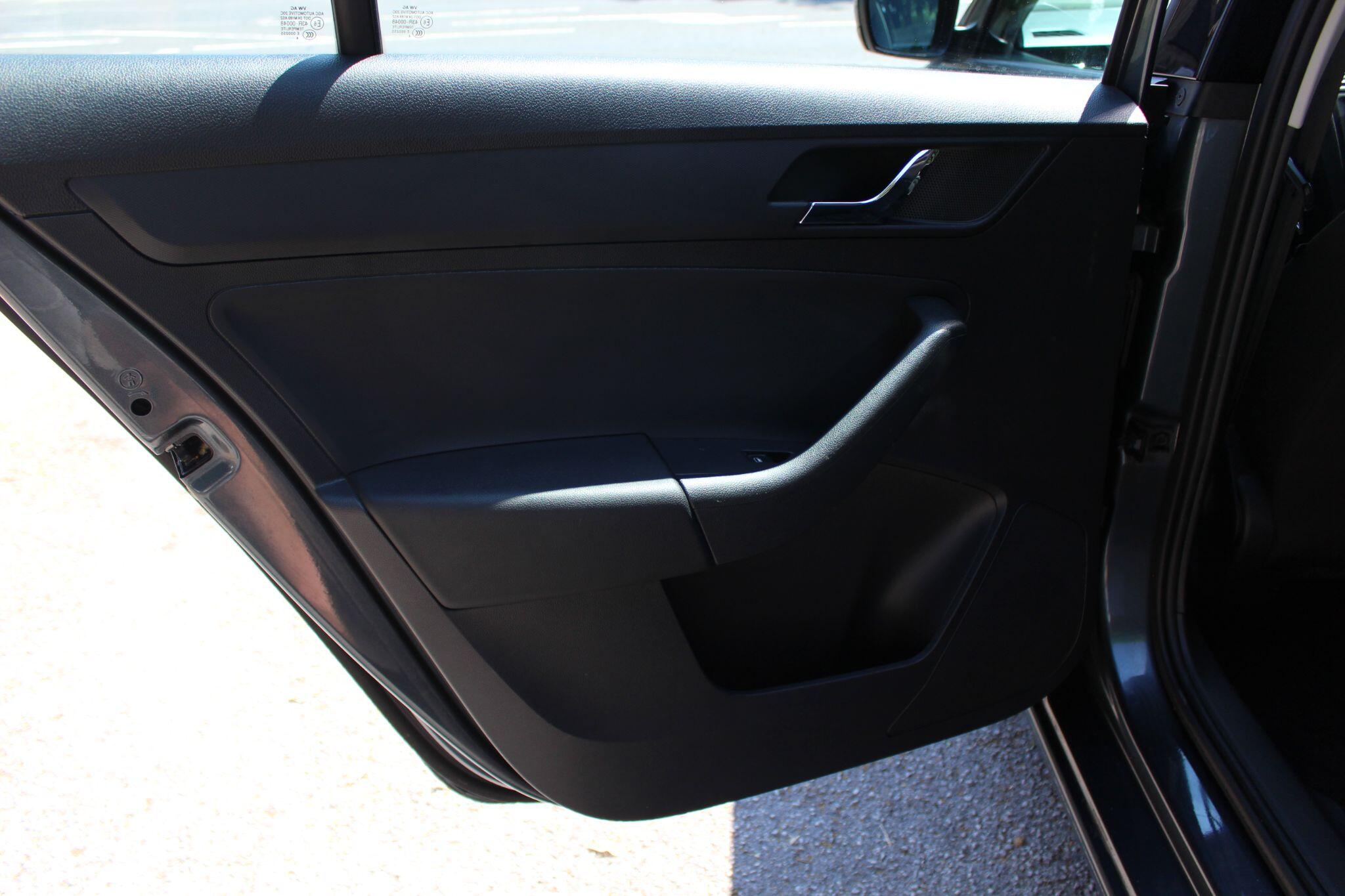 Skoda Rapid Spaceback view 21