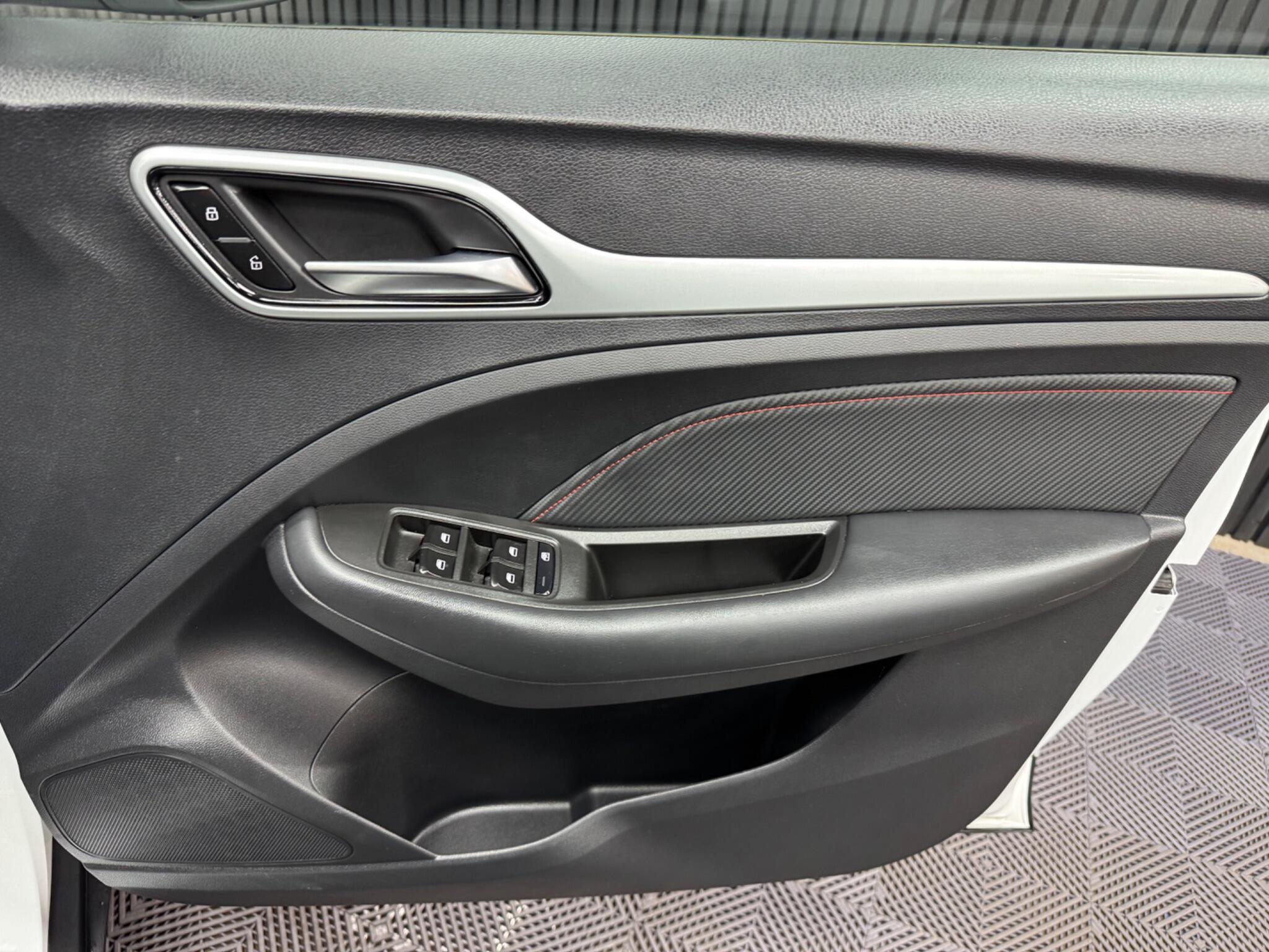 MG ZS view 31