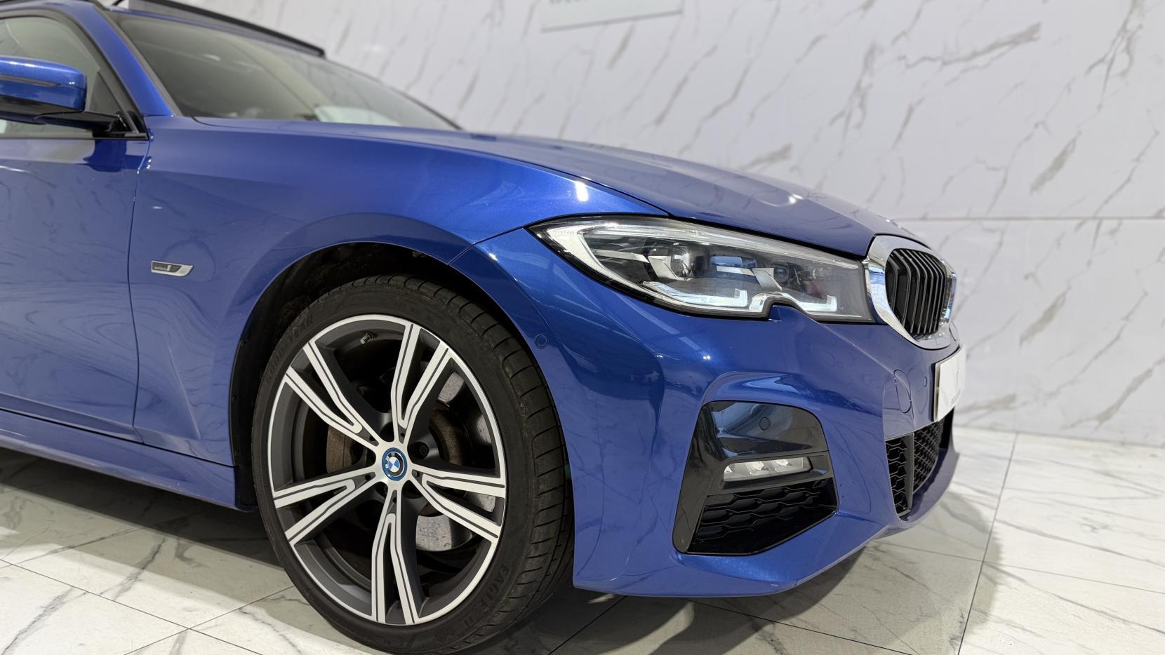 BMW 3 Series view 36