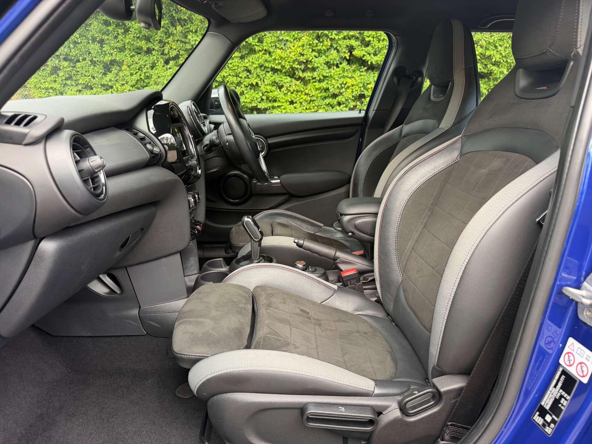 Mini Hatch view 22