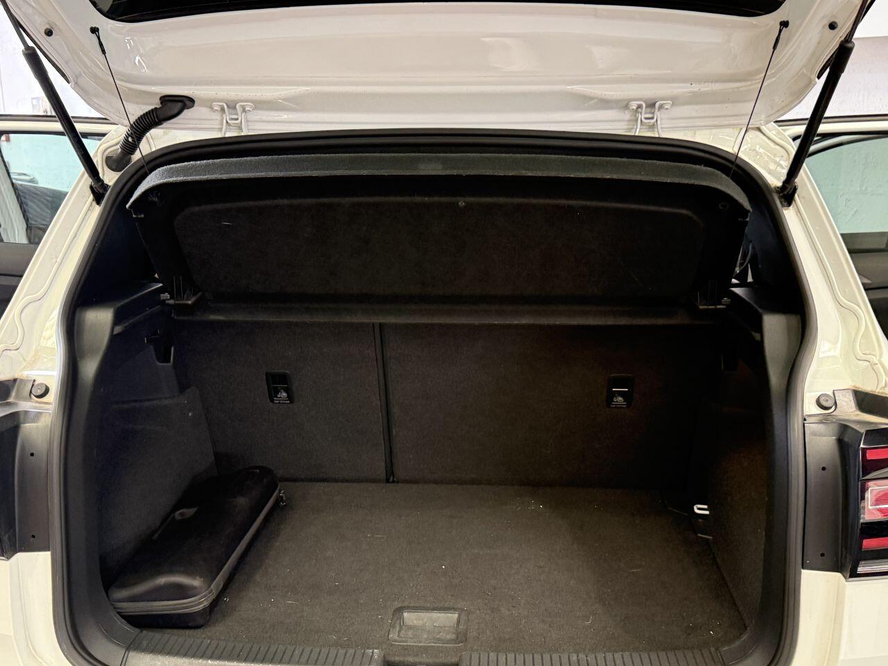 Volkswagen T-Cross view 13