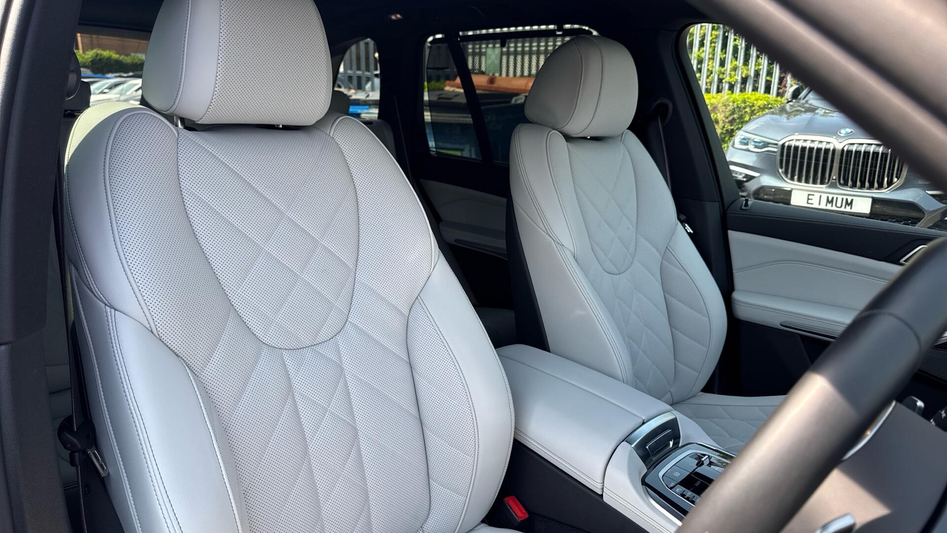 BMW X5 view 14