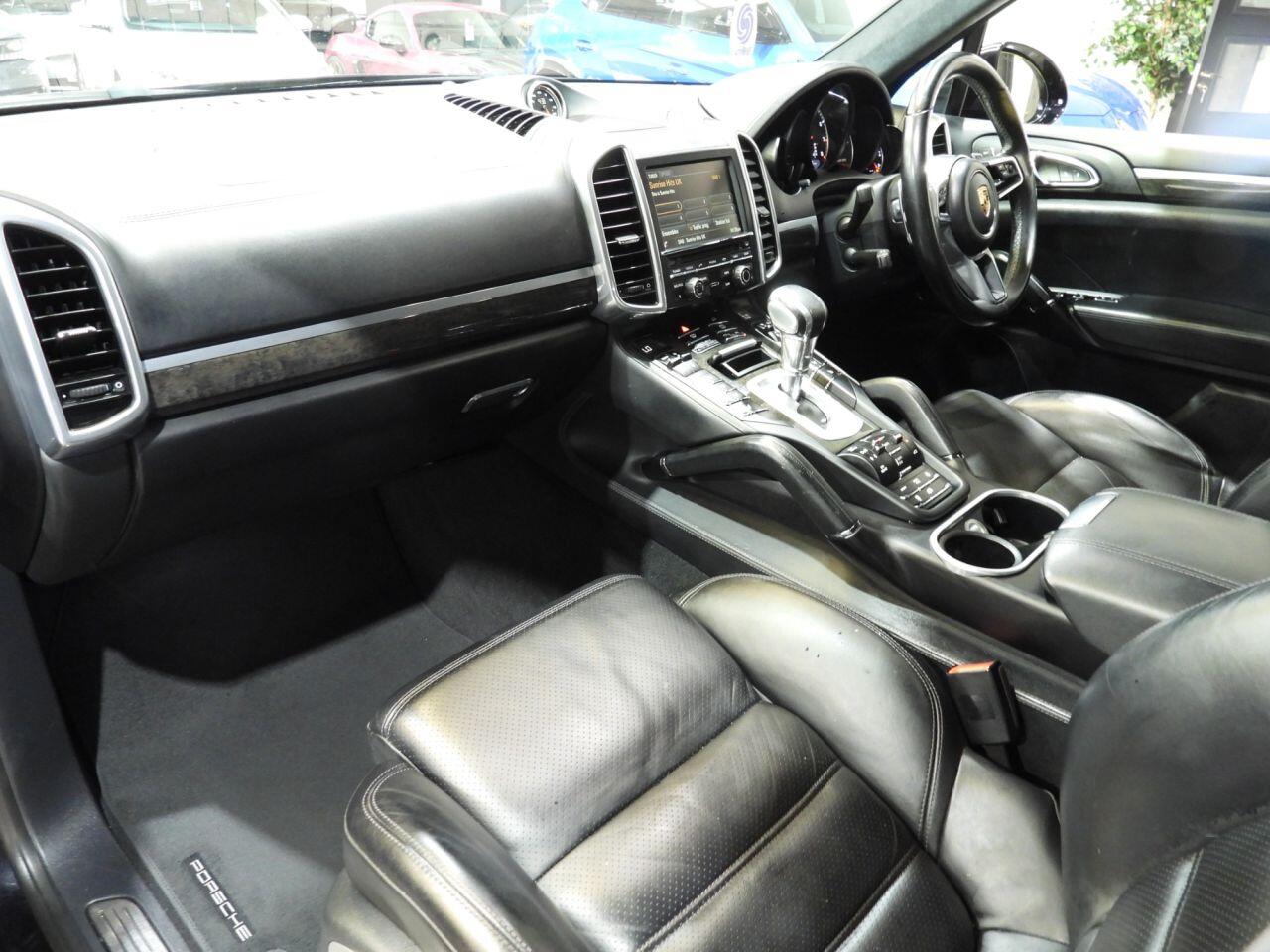 Porsche Cayenne view 18