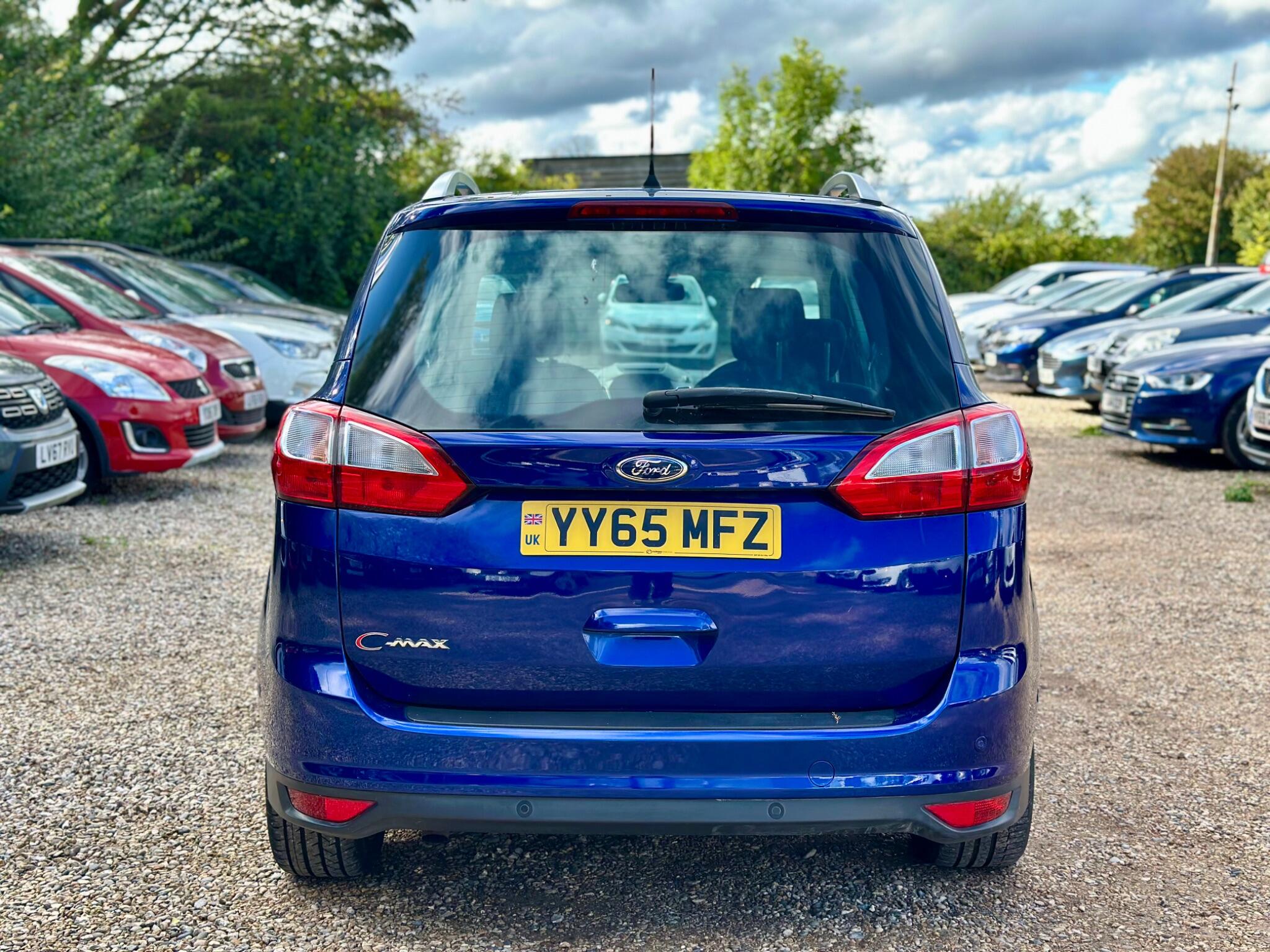 Ford Grand C-Max view 11