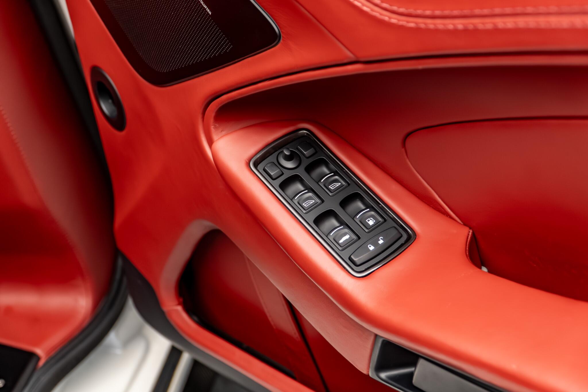 Aston Martin Vanquish view 32