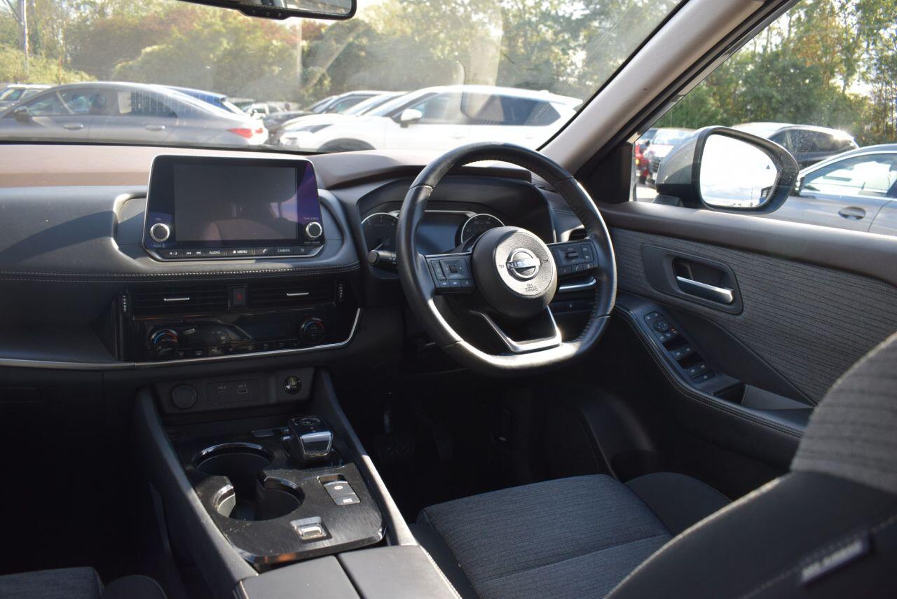 Nissan X-Trail view 2
