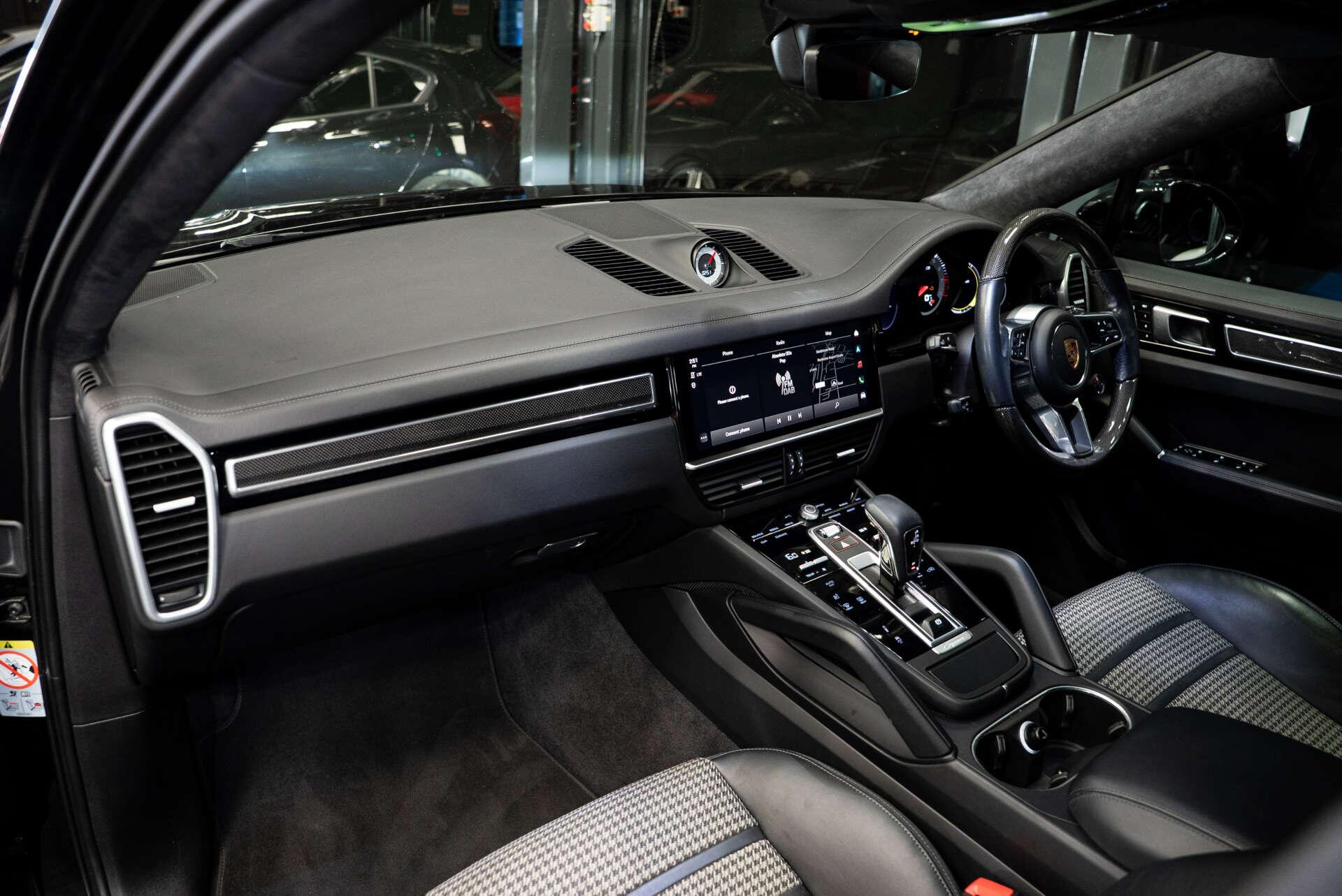 Porsche Cayenne view 4