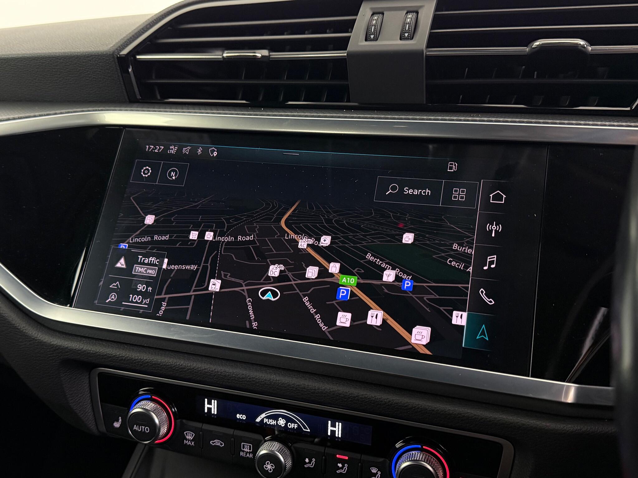 Audi Q3 view 38