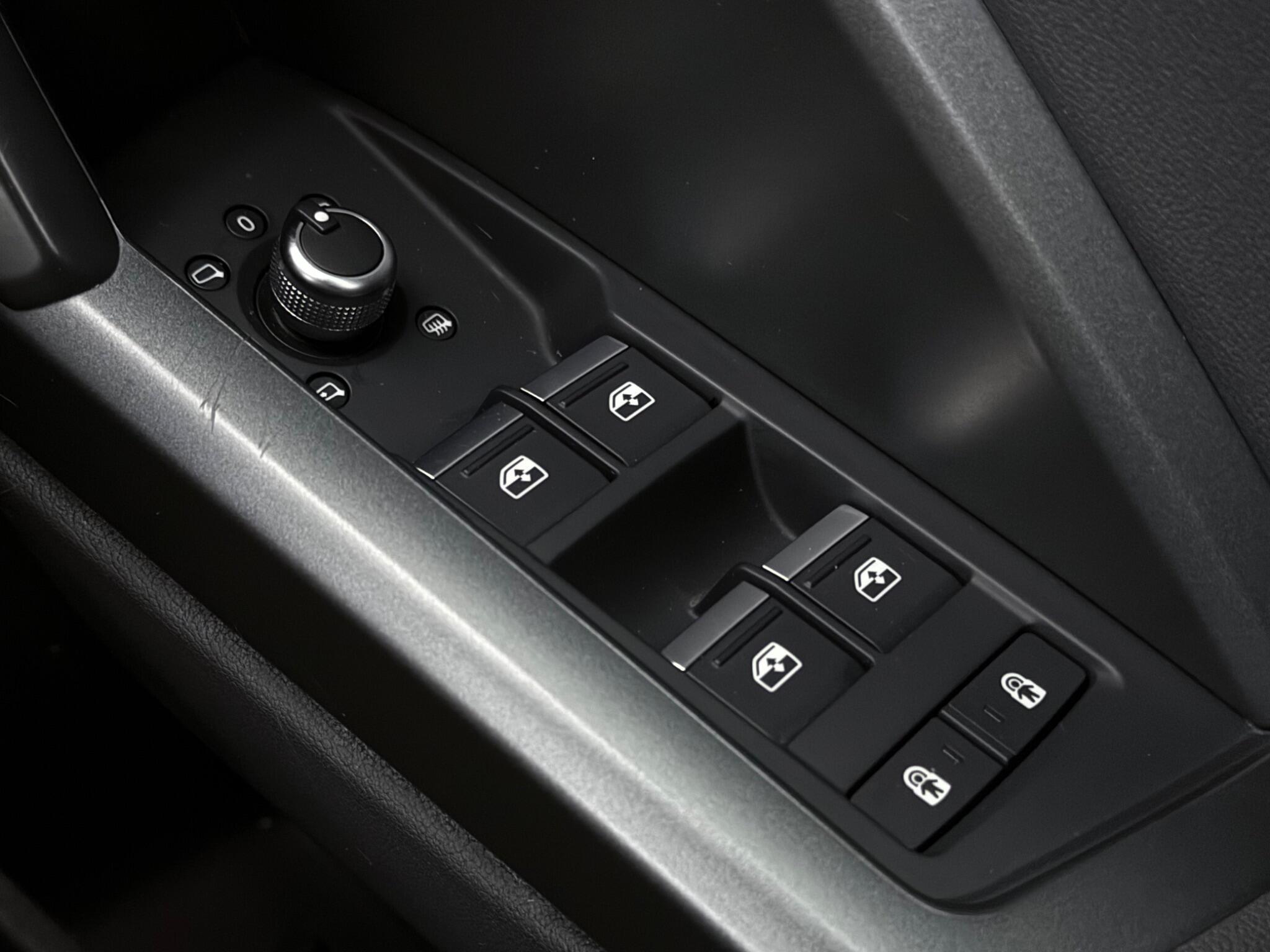 Audi Q3 view 21
