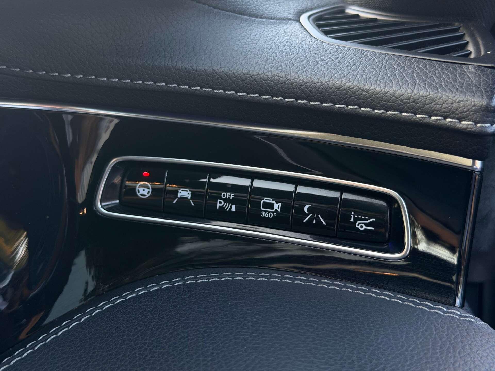 Mercedes-Benz S-Class view 36