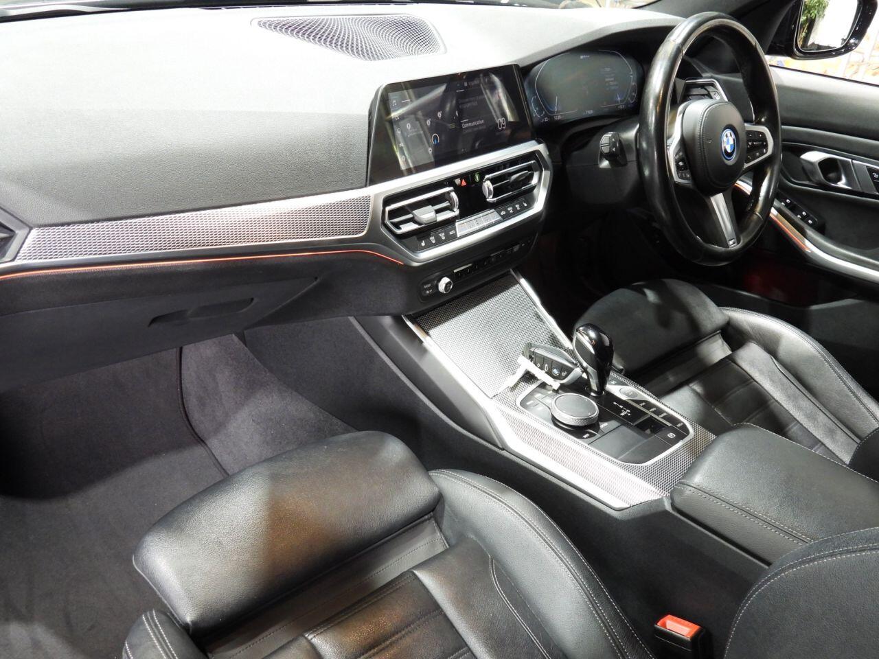 BMW 3 Series view 18
