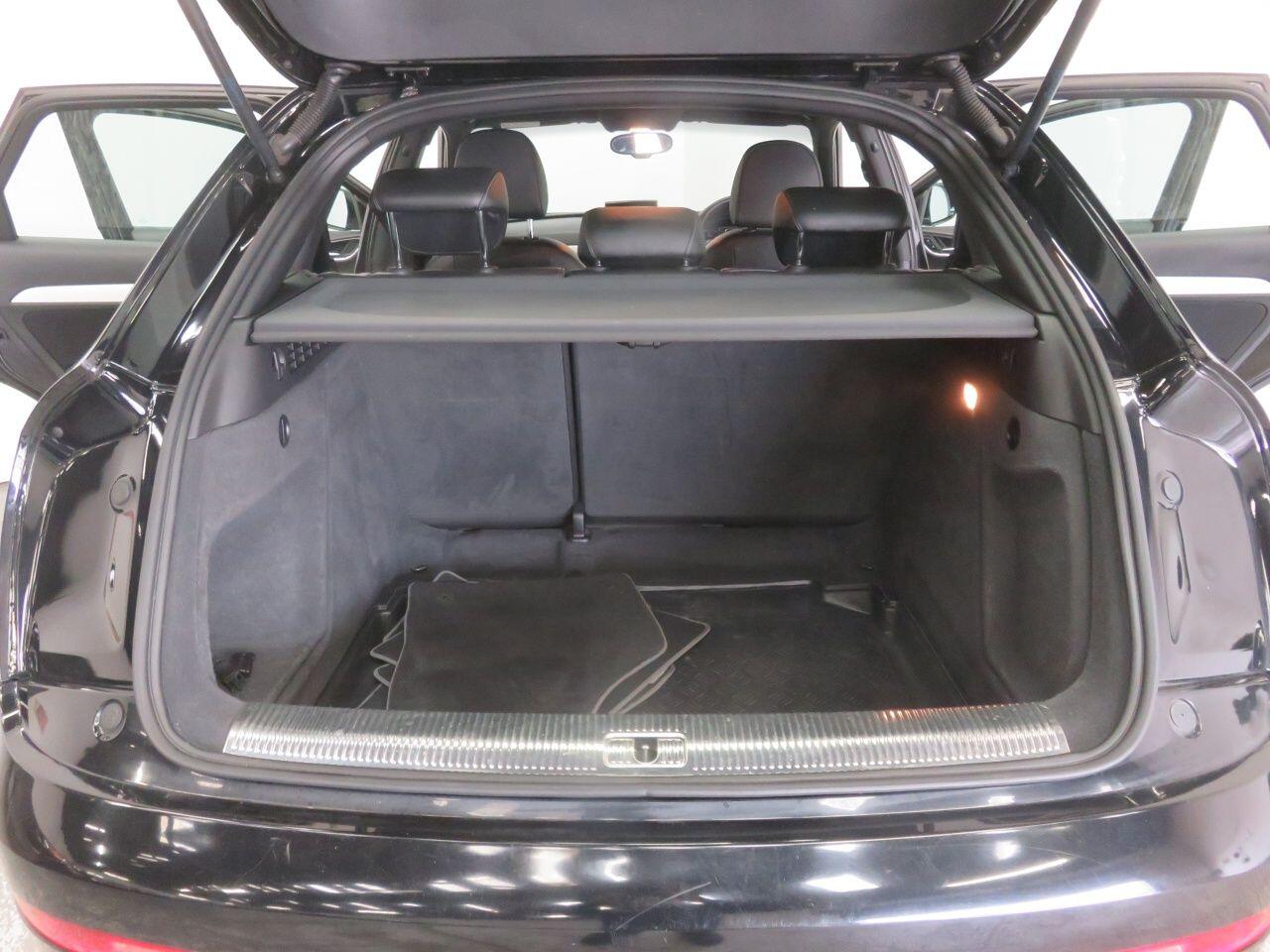 Audi Q3 view 24