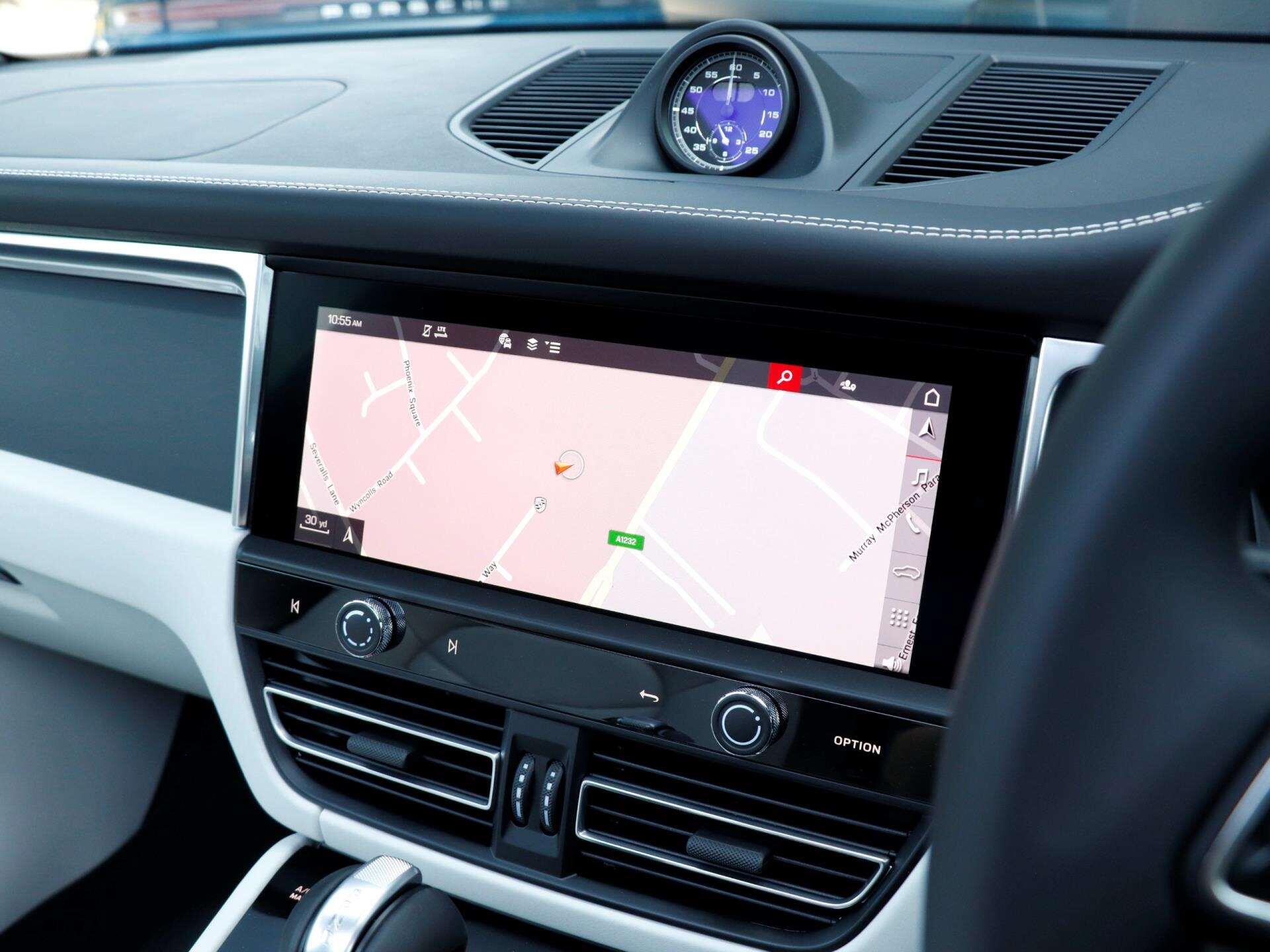 Porsche Macan view 14