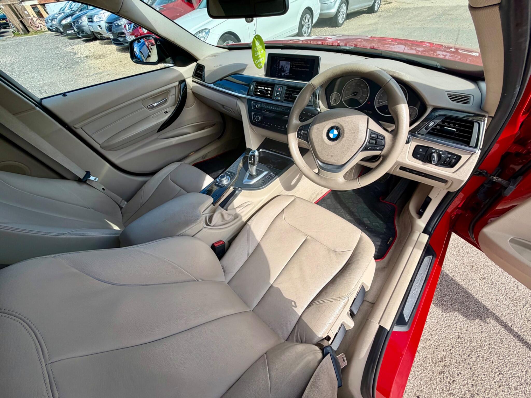 BMW 3 Series view 25
