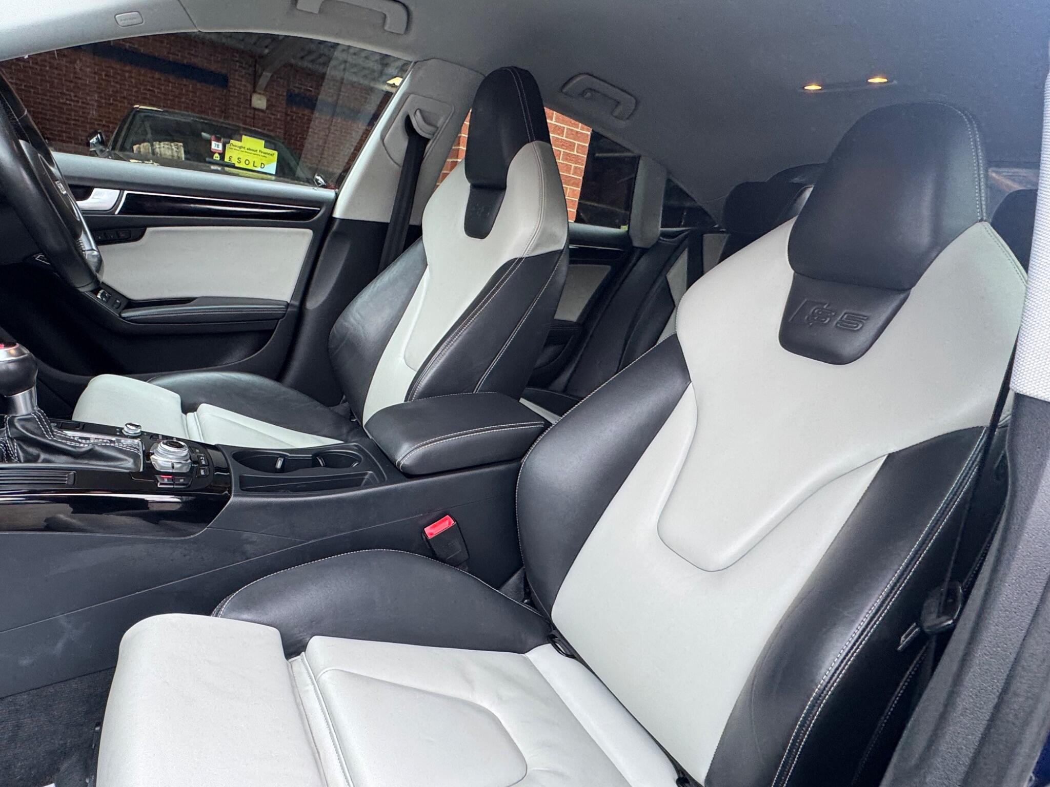 Audi S5 view 8