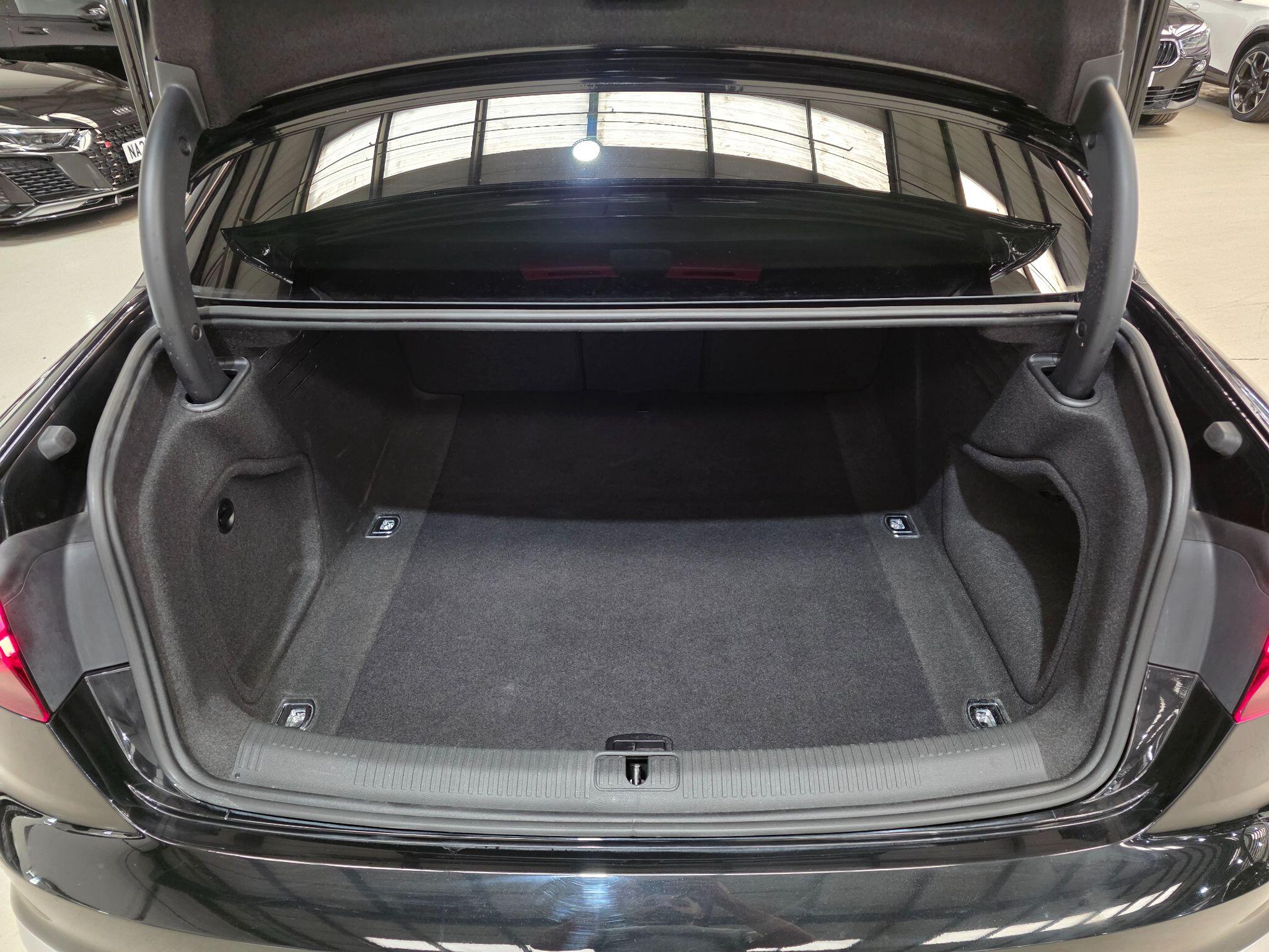 Audi A4 view 32