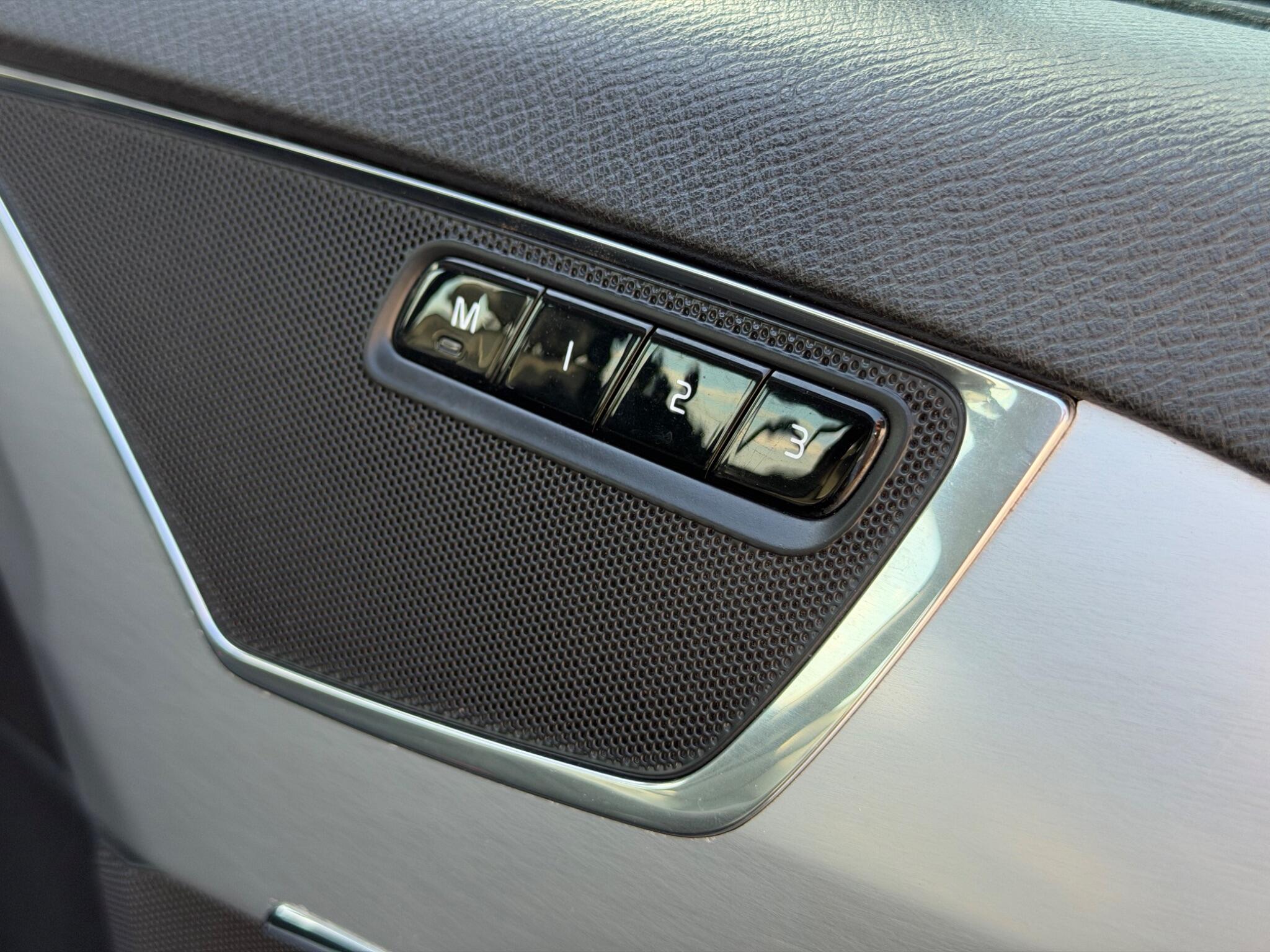 Volvo XC90 view 28
