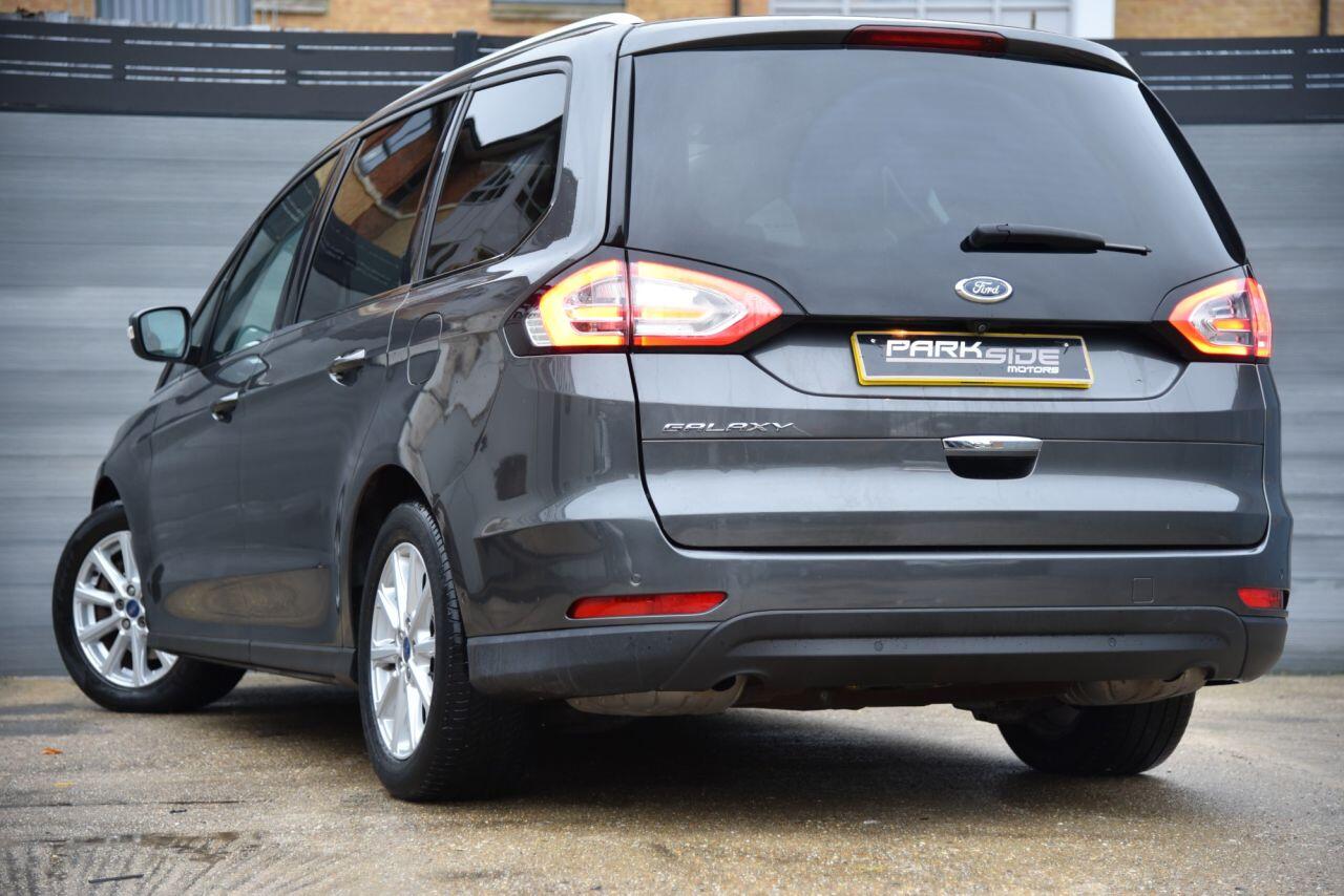 Ford Galaxy view 3