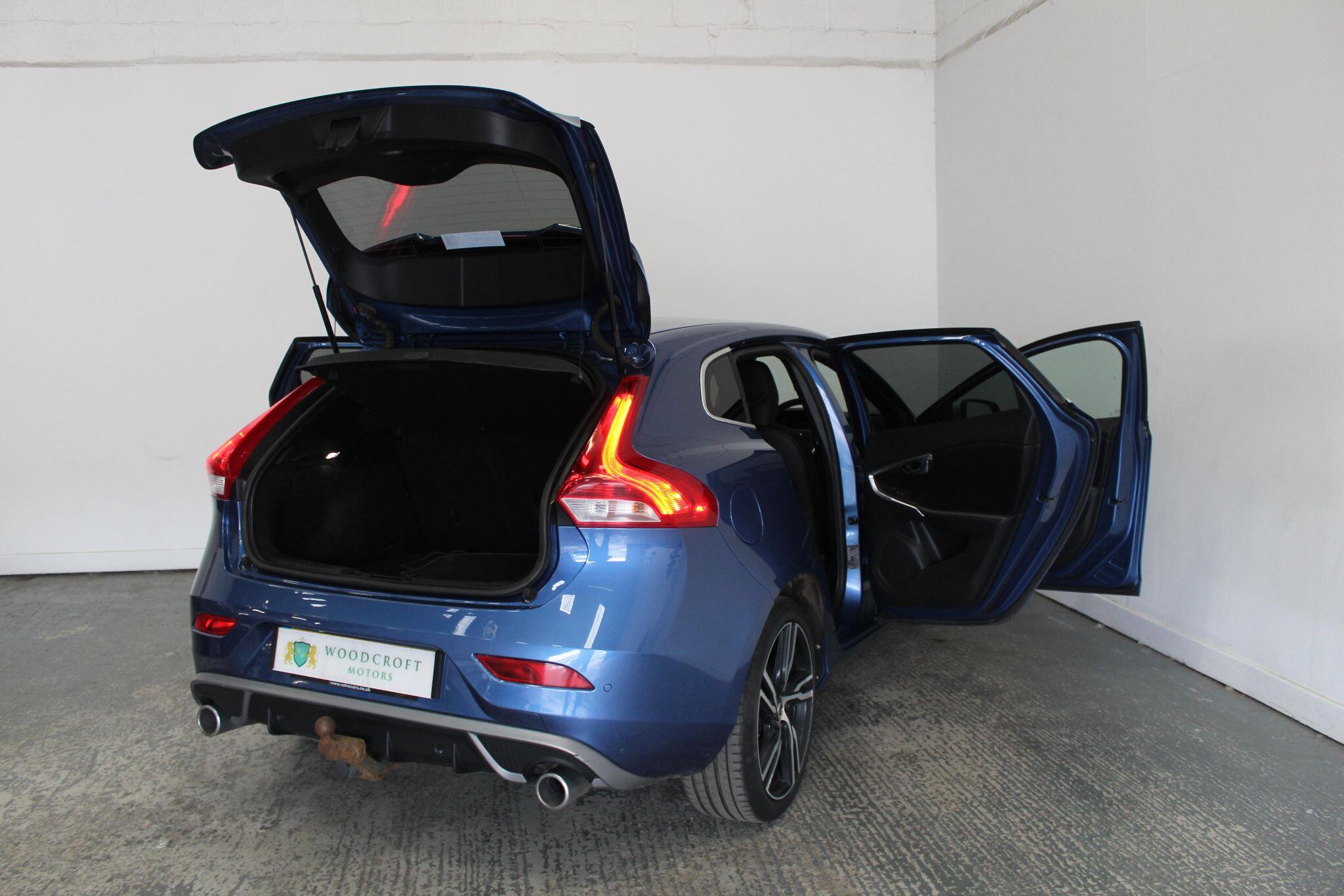 Volvo V40 view 21