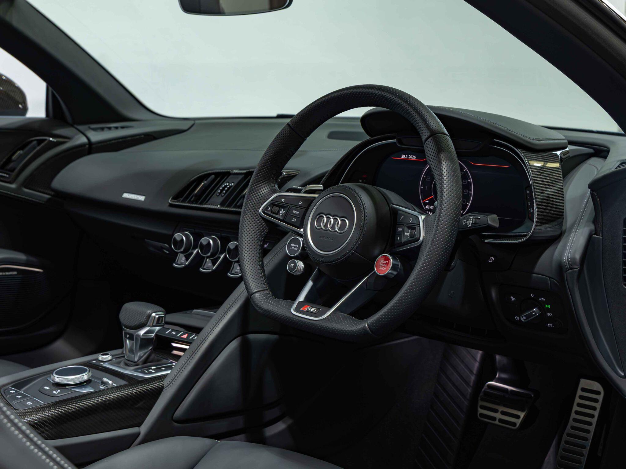 Audi R8 view 22