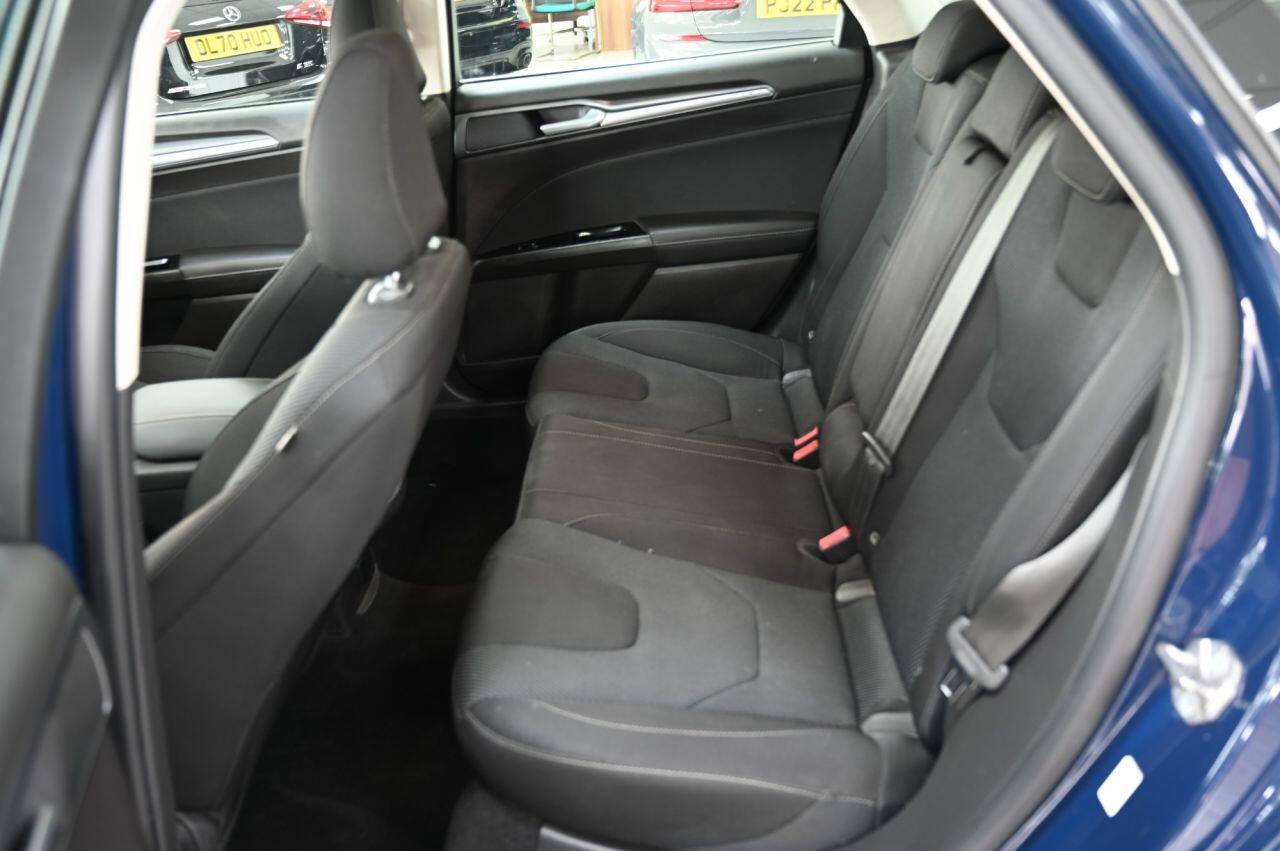 Ford Mondeo view 16
