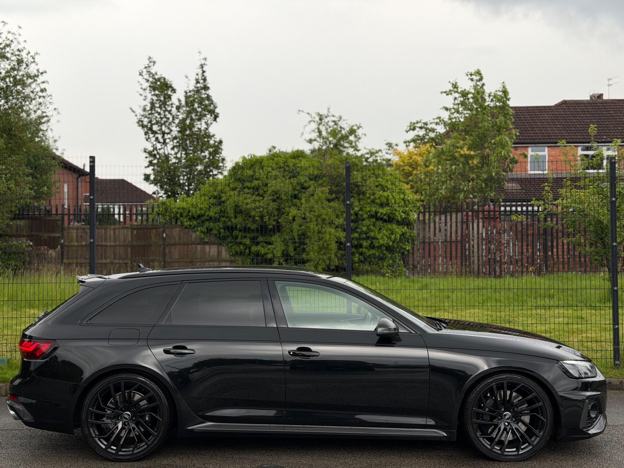 Audi RS4 view 15